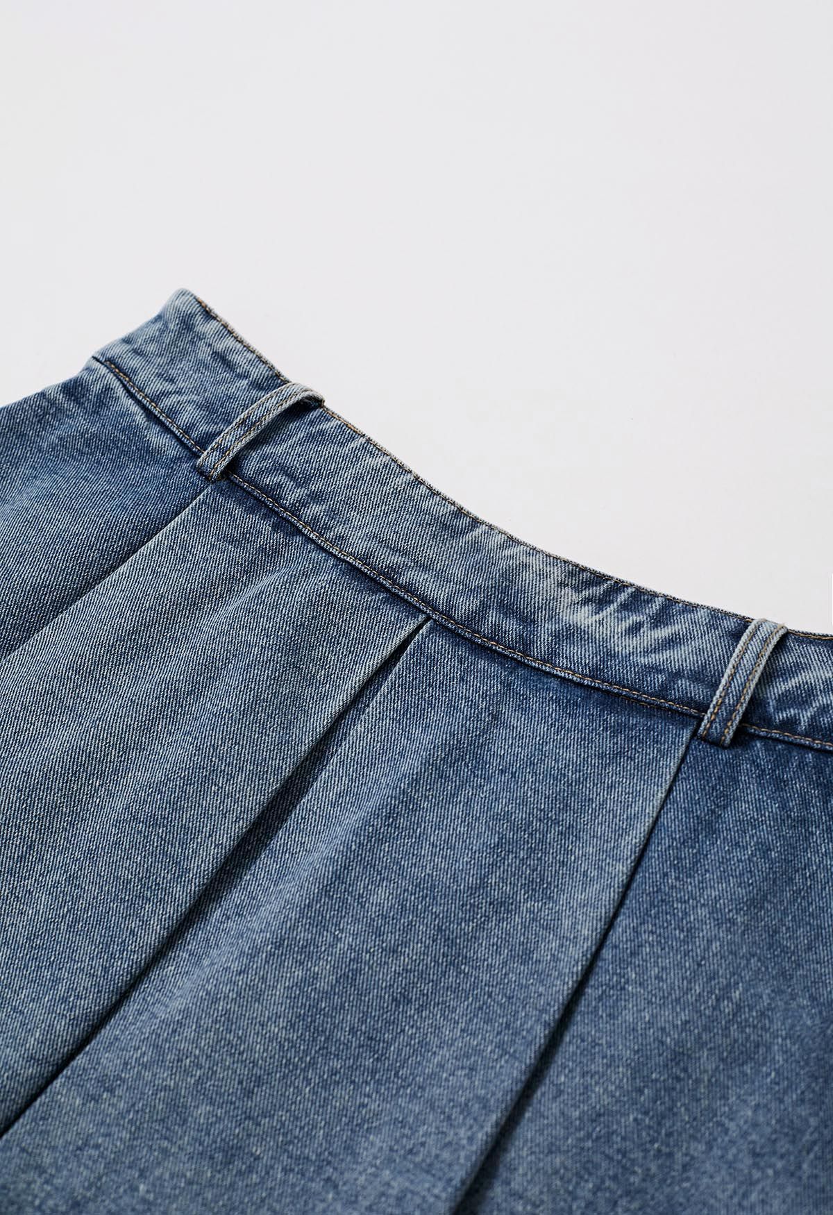 Mini-Jeansrock mit Plissierungsgürtel vorn in Blau