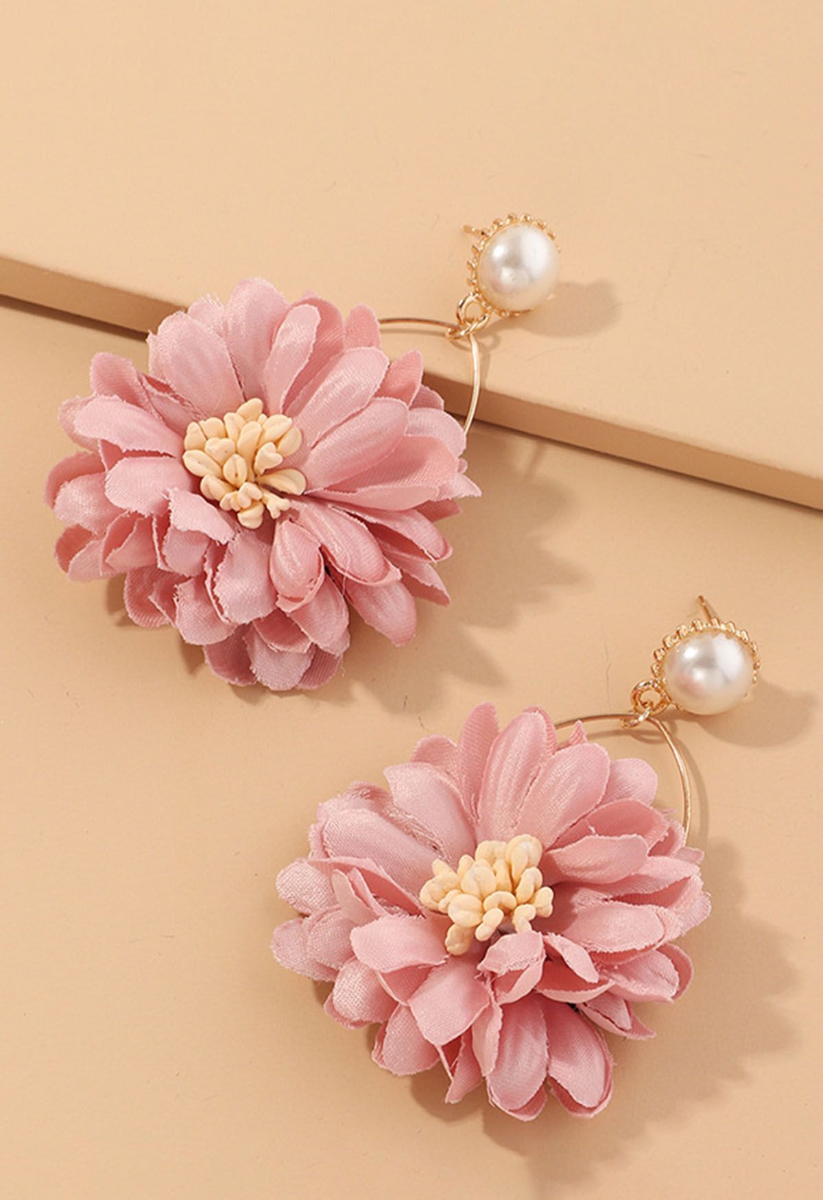 Bezaubernde Blossom Perlenohrringe in Rosa