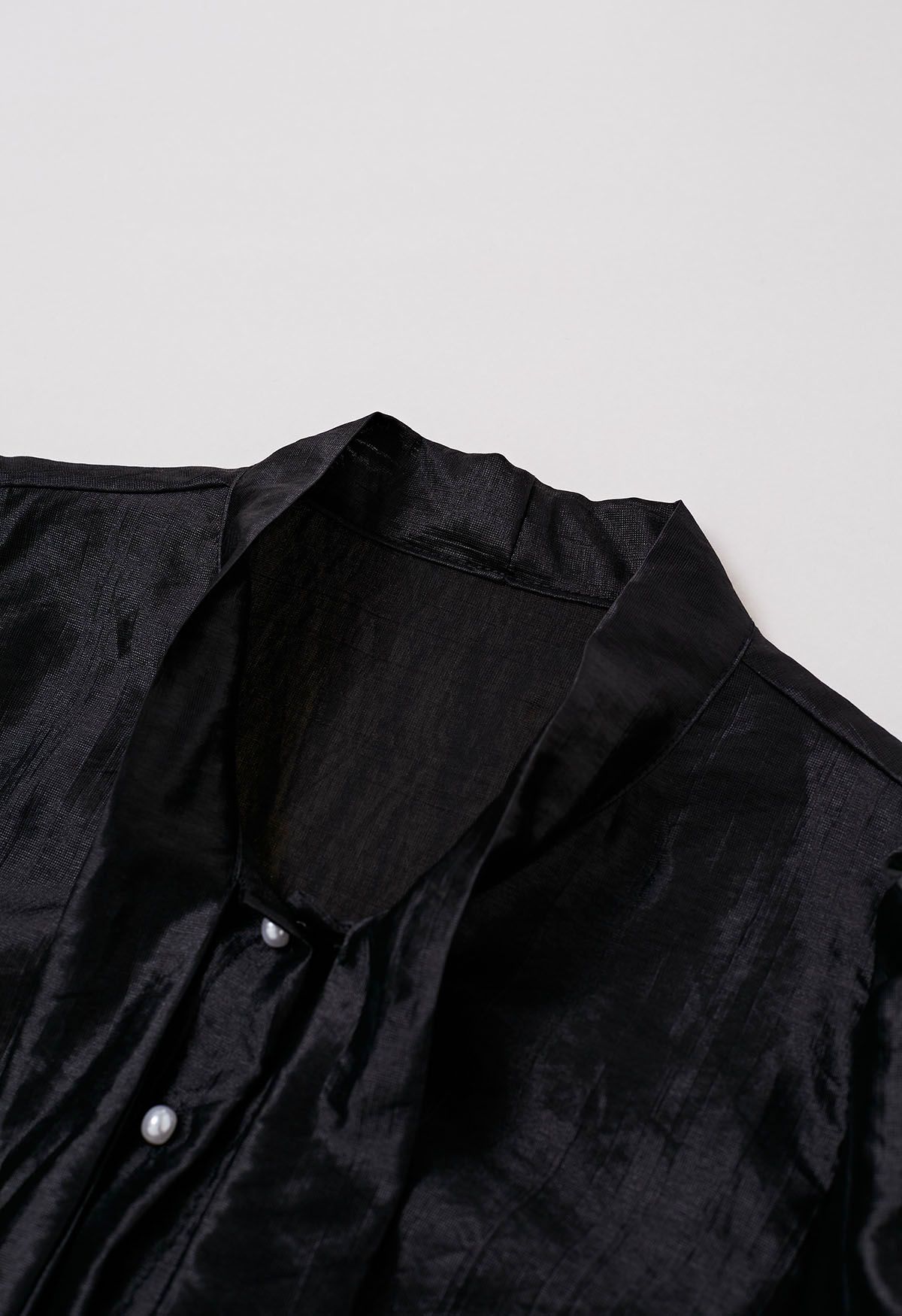 Strukturiertes Satin-Hemd zum Binden mit Schleife in Schwarz