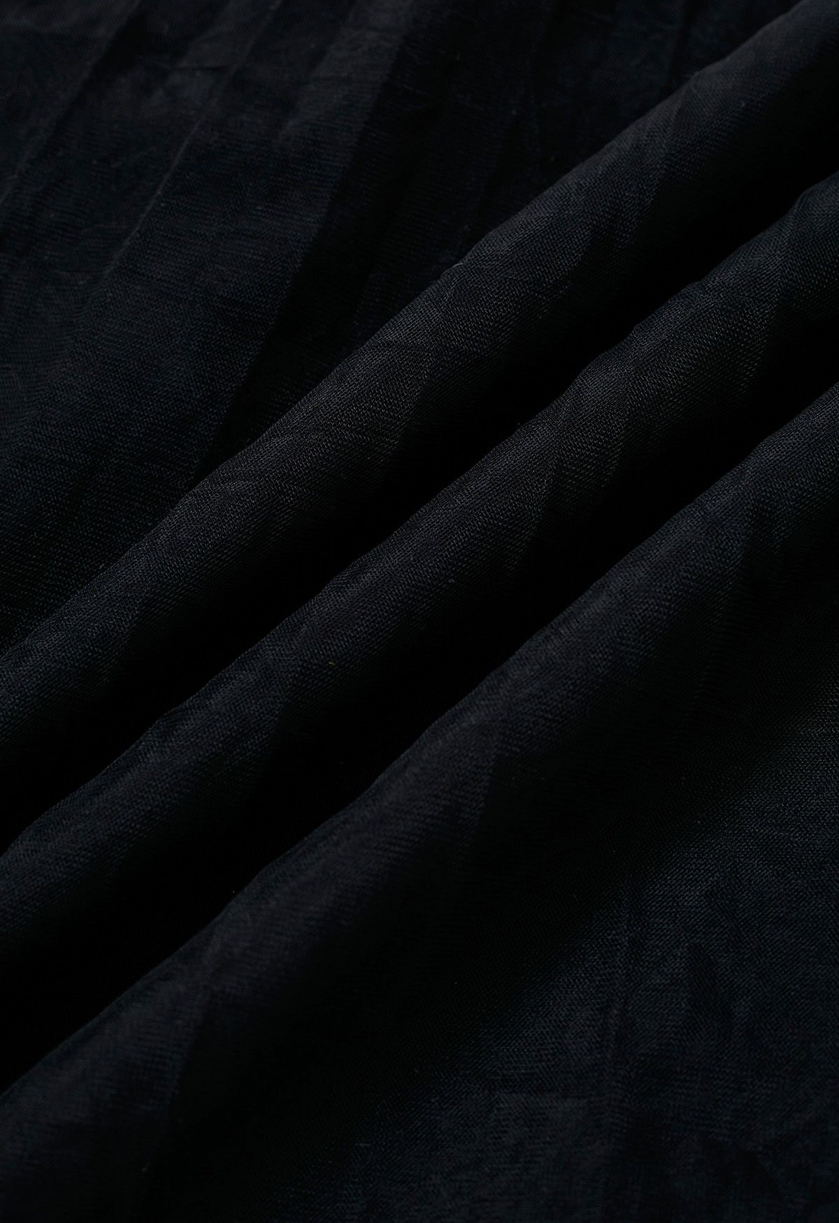 Schwarzer Midirock aus Netztüll mit Paspelsaum