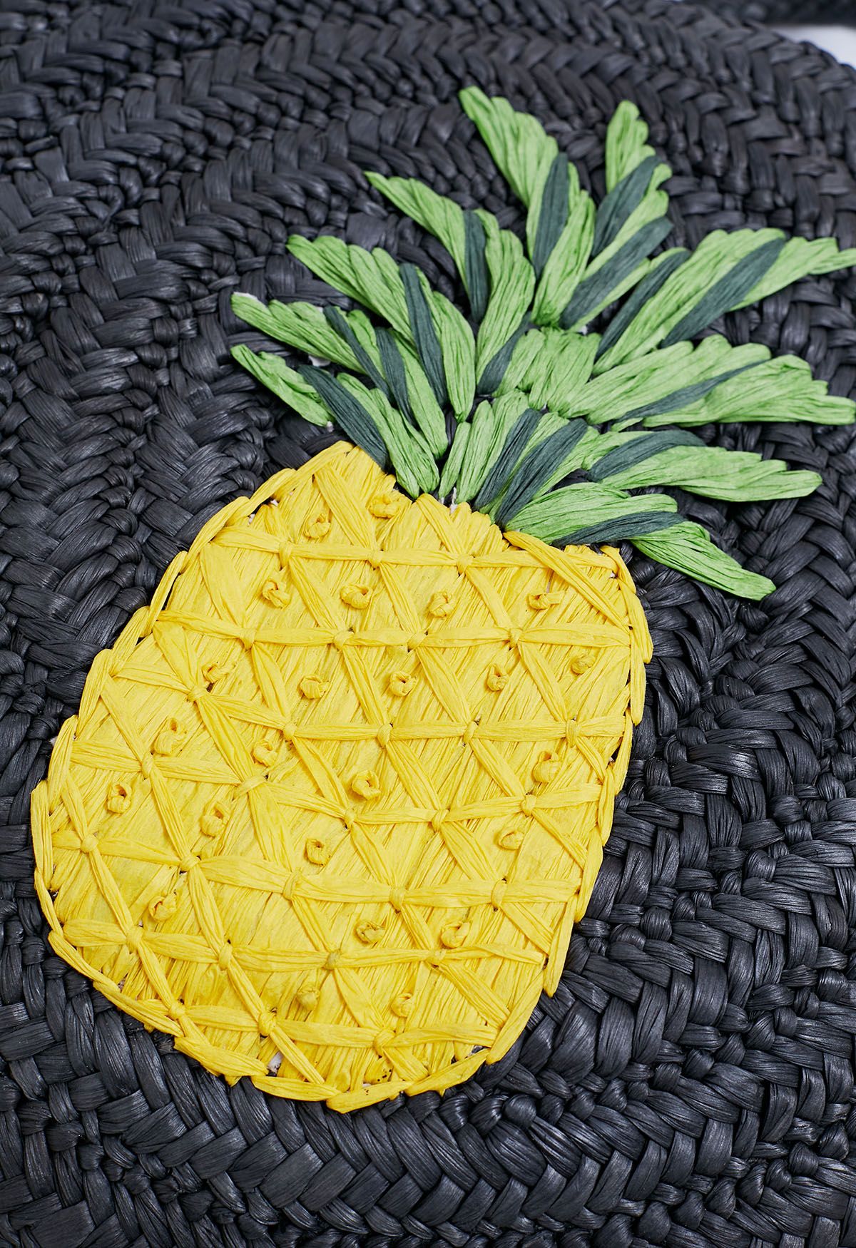 Geflochtene Strohtasche mit Ananas-Muster