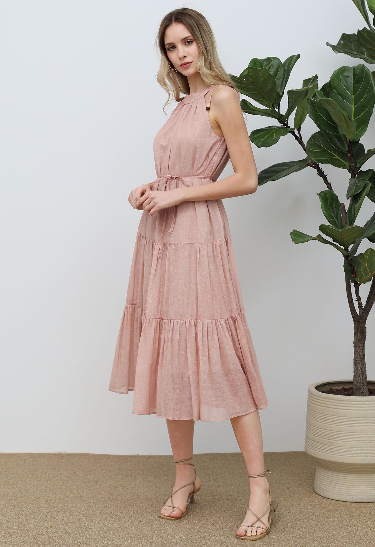 Neckholderkleid mit Perlenbesatz und Bindeband in Rosa