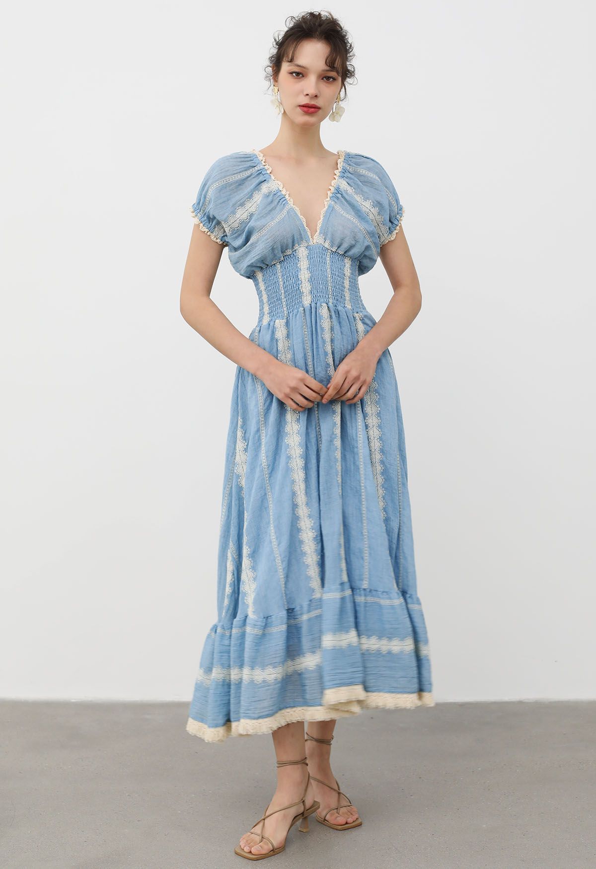 Sea Breeze Maxikleid mit V-Ausschnitt und Ösenstickerei