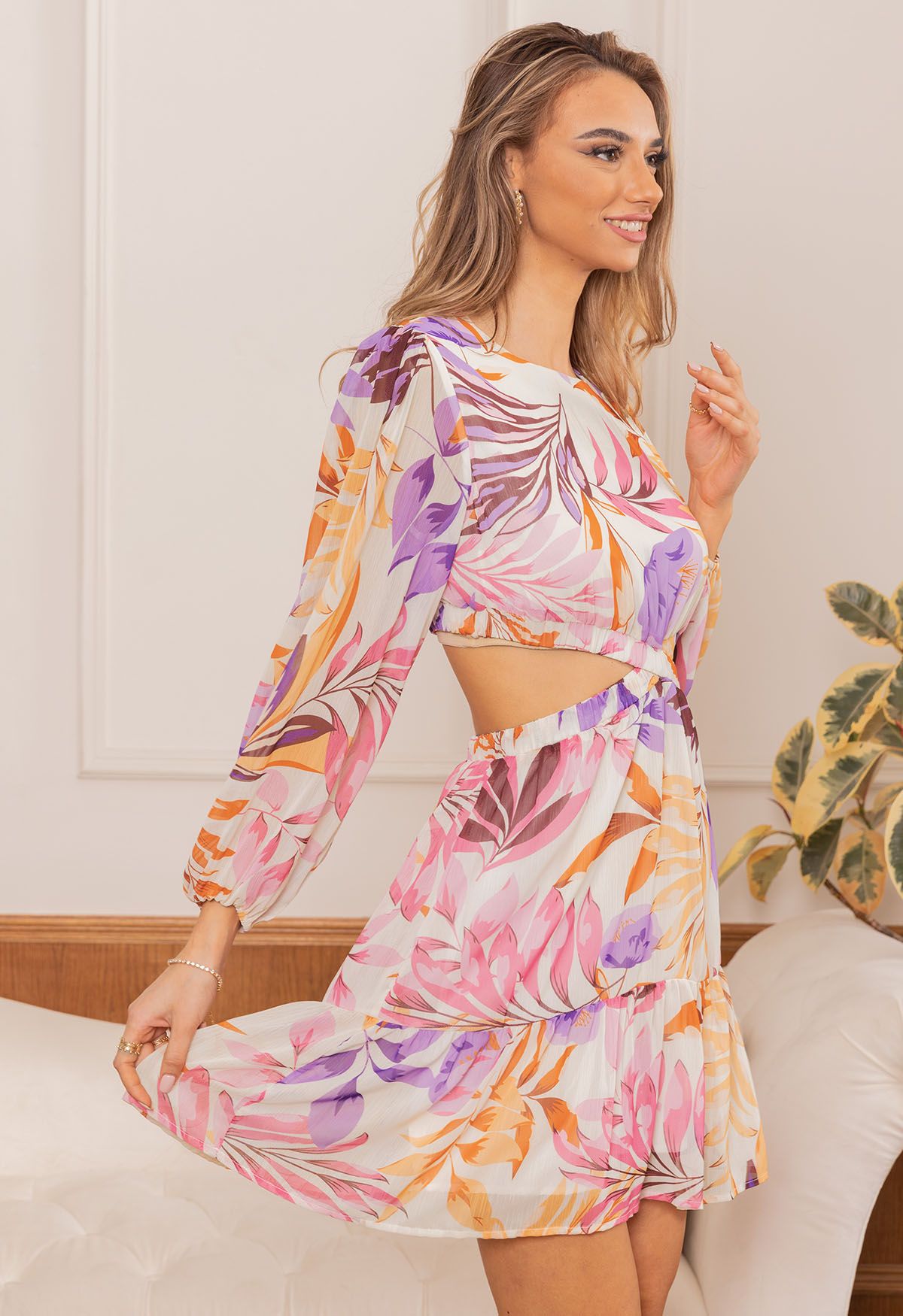 Tropical Vibe – Chiffon-Minikleid mit Cut-Outs in der Taille