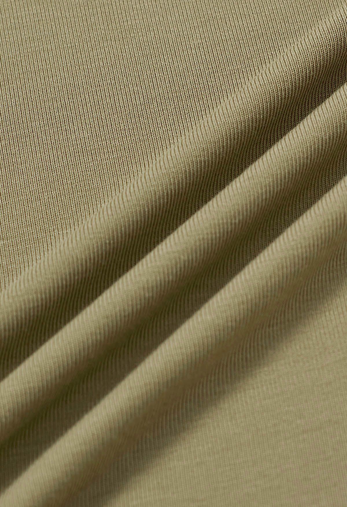 Soft Touch Top mit seitlich gerüschtem Detail in Moosgrün