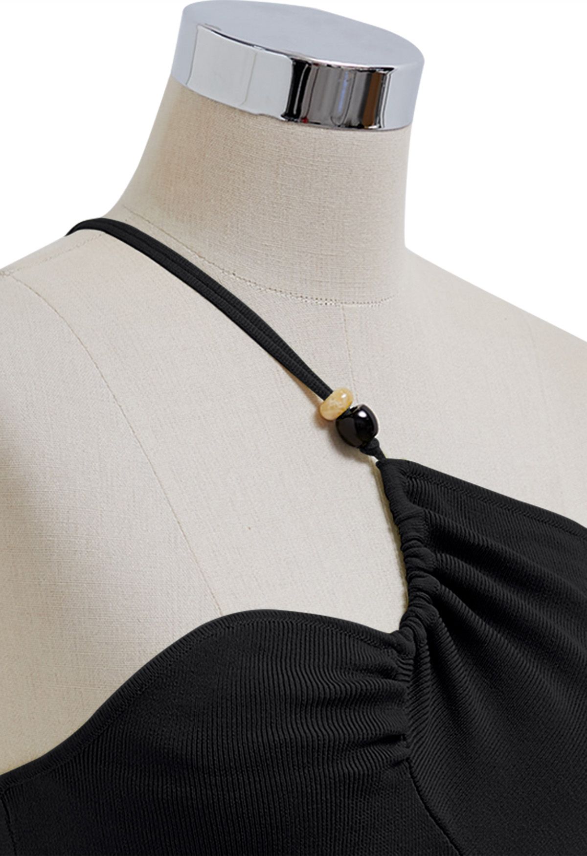 Perlenbesetztes One-Shoulder-Stricktop in Schwarz