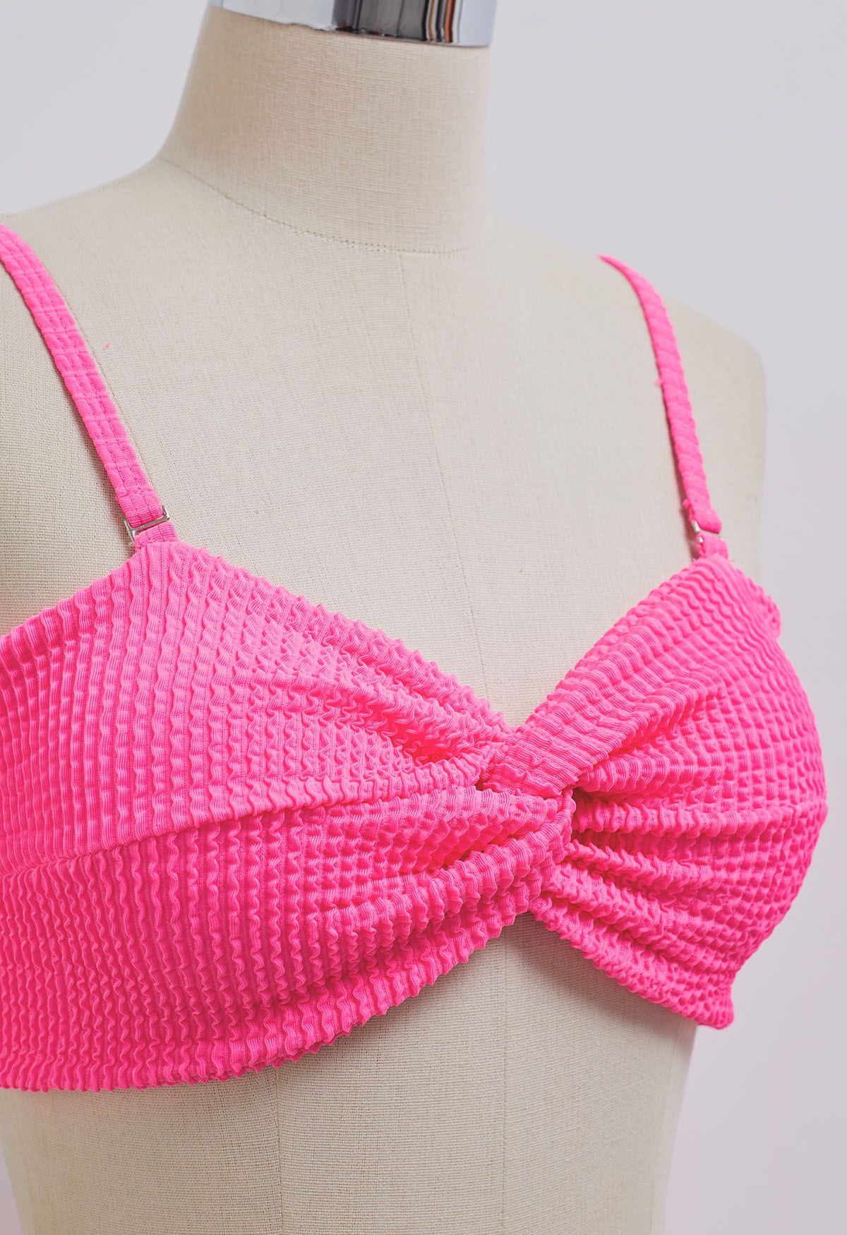 Dreiteiliges Bikini-Set mit gewellter Textur und Twist in Pink