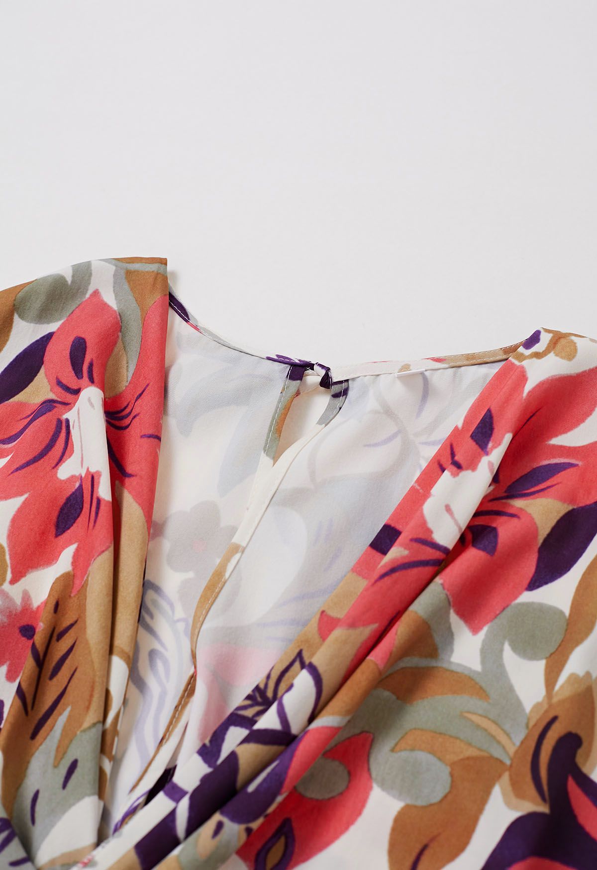 Maxikleid mit überkreuzten Cut-outs und Tropical Summer-Print