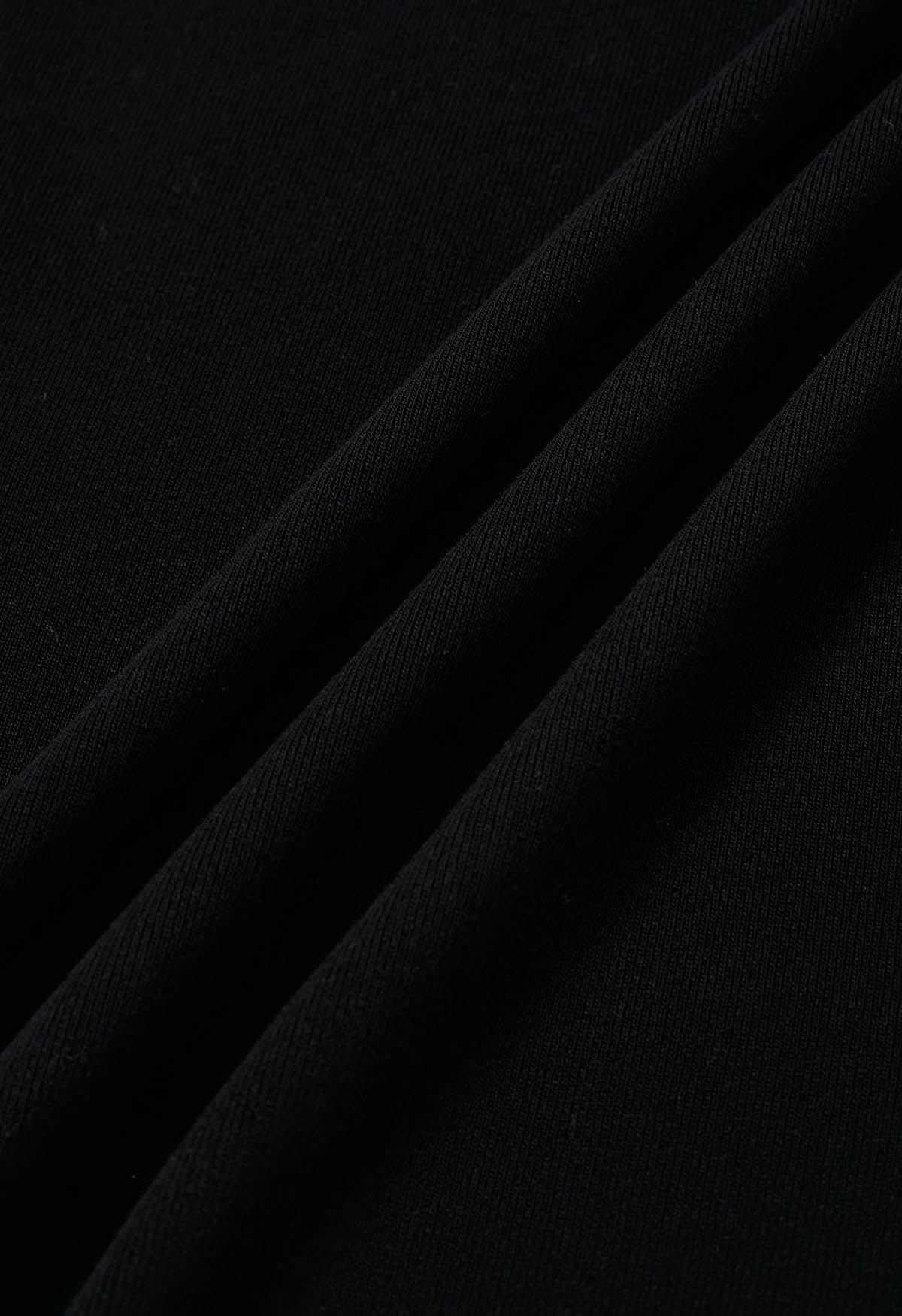 Figurbetontes Neckholder-Strickkleid mit Nahtdetails in Schwarz