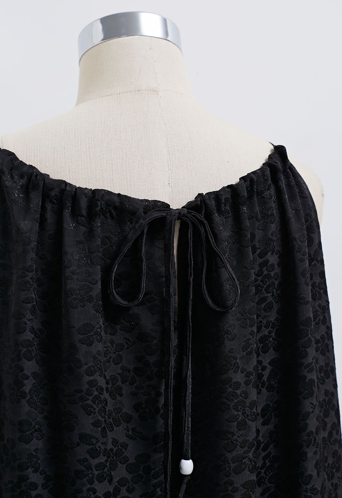 Neckholder-Top mit Blumenmuster und Perlen in Schwarz