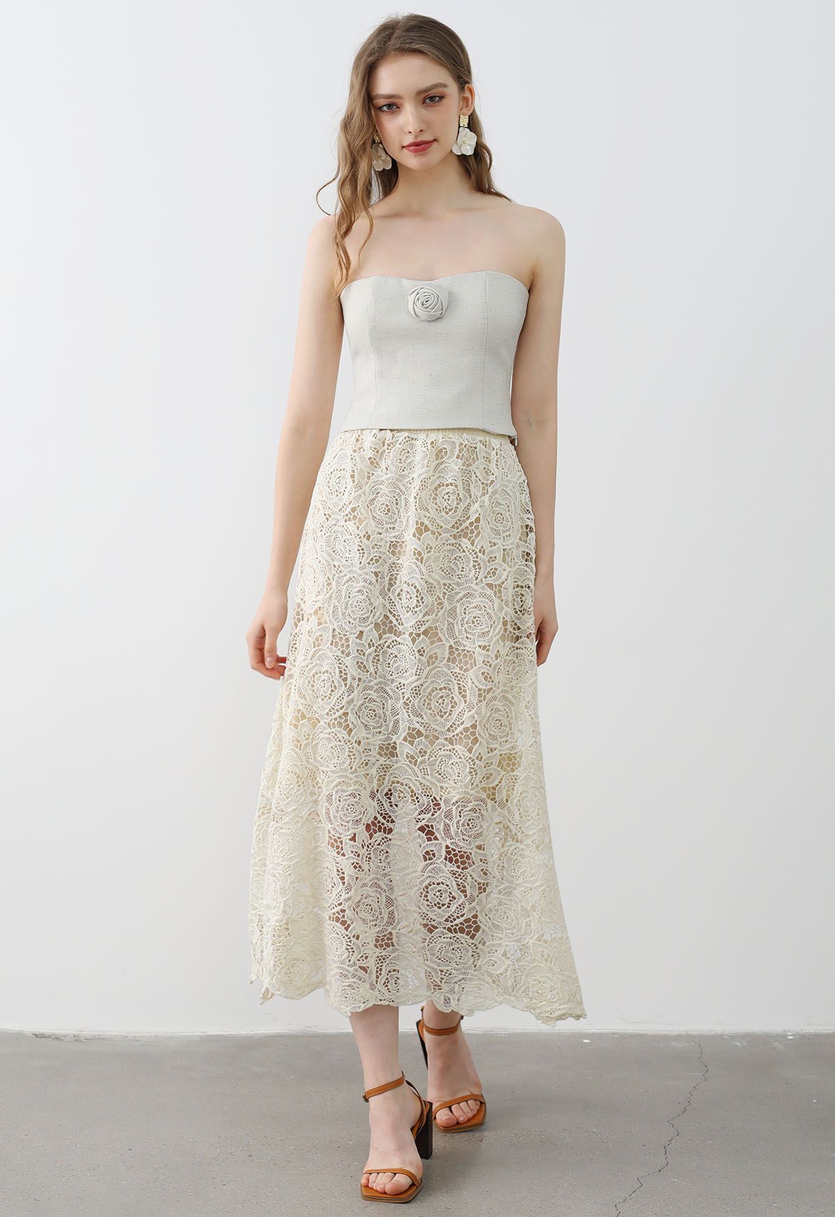 Exquisiter Maxirock aus Spitze mit Cutwork-Muster von Rose in Creme