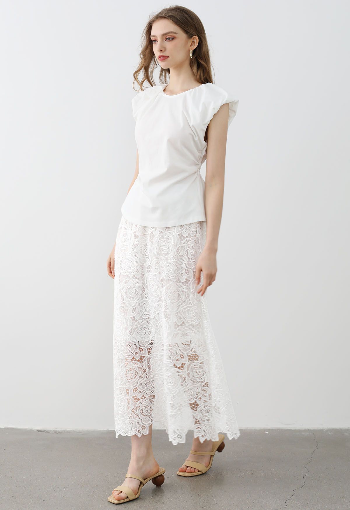 Exquisiter Maxirock aus Spitze mit Cutwork-Muster von Rose in Weiß