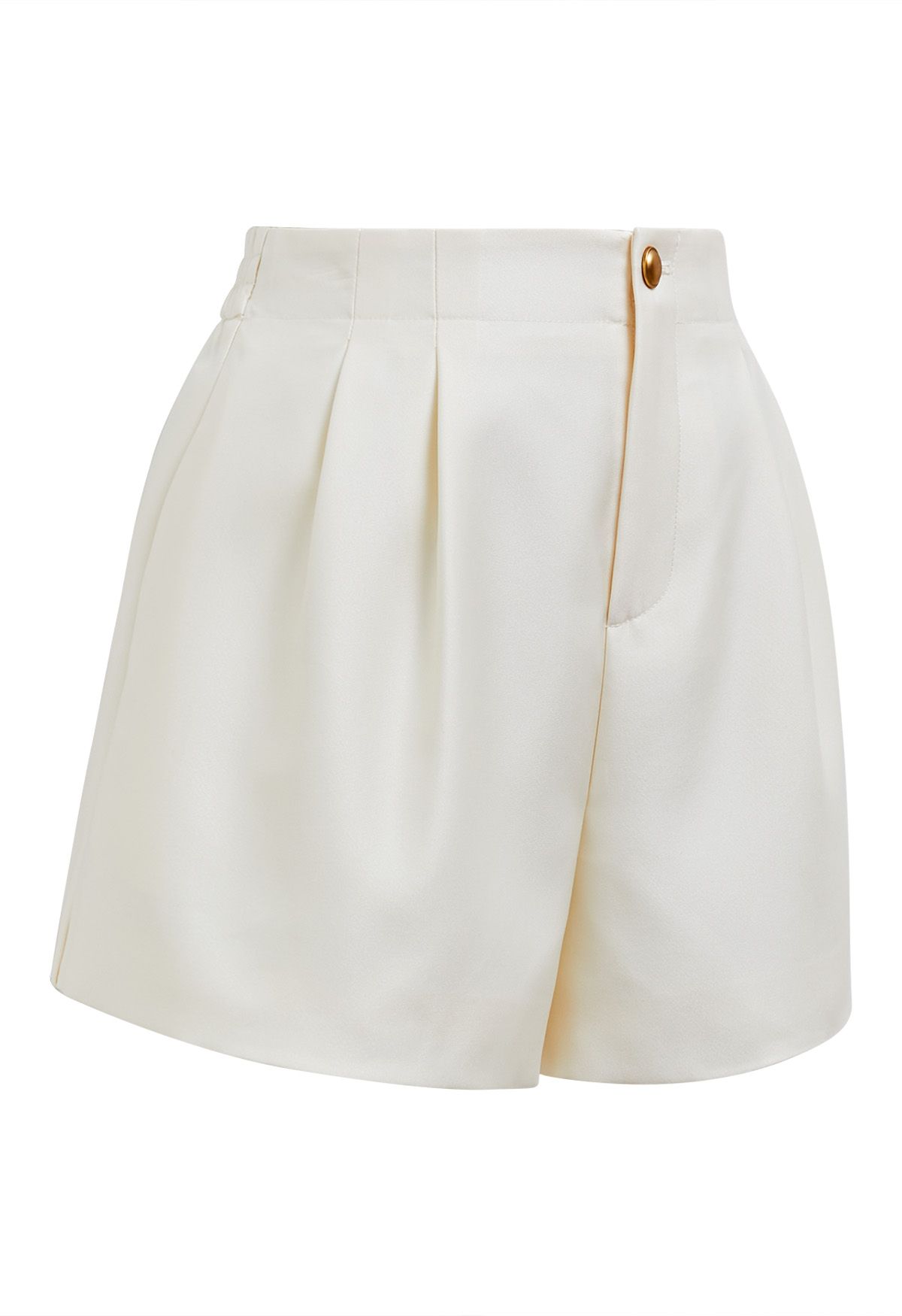 Shorts mit Seitentaschen und goldenem Knopf in Creme