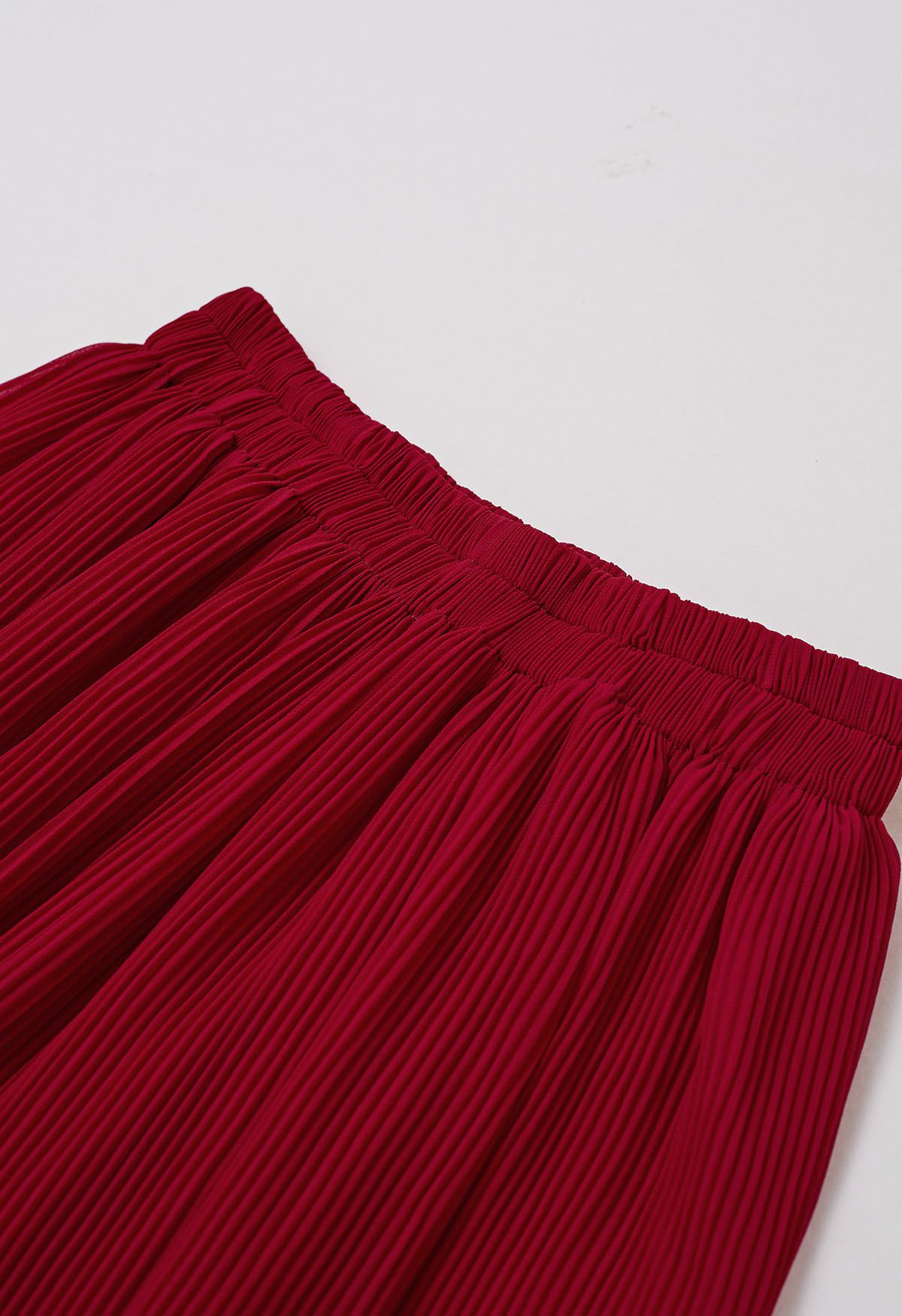 Set aus plissiertem Chiffon-Oberteil und Hose mit Glockenärmeln in Rot