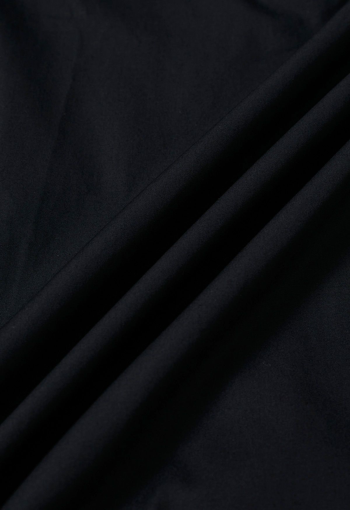 Schulterfreies, gestuftes Spitzenkleid in Schwarz