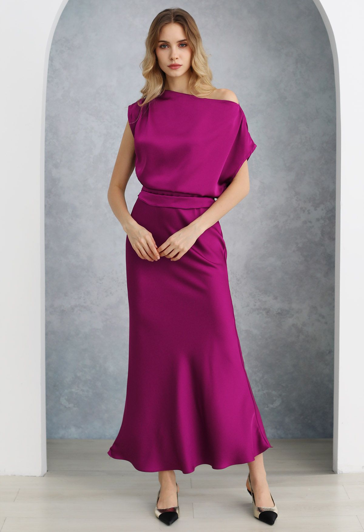 One-Shoulder-Satin-Top mit geraffter Rückseite in Magenta