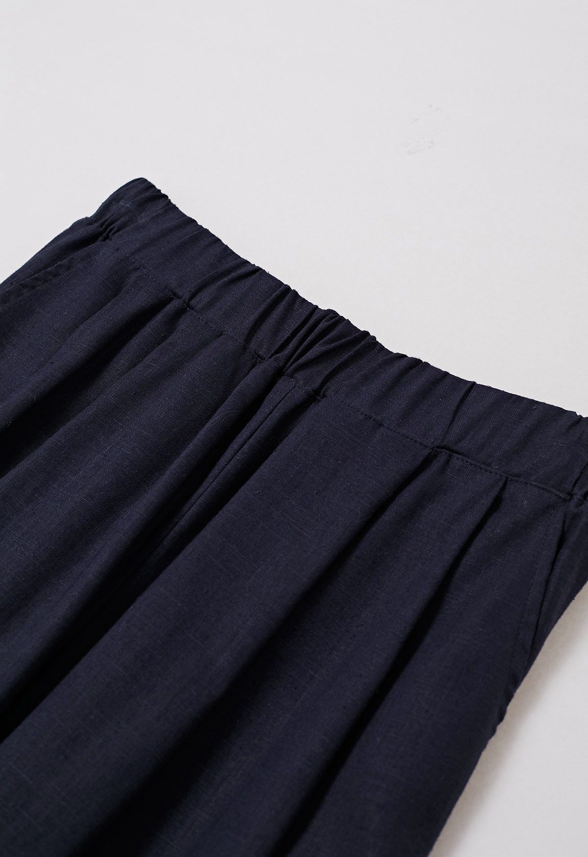 Marineblaue Hose aus Leinenmischung mit weitem Bein und Seitentaschen