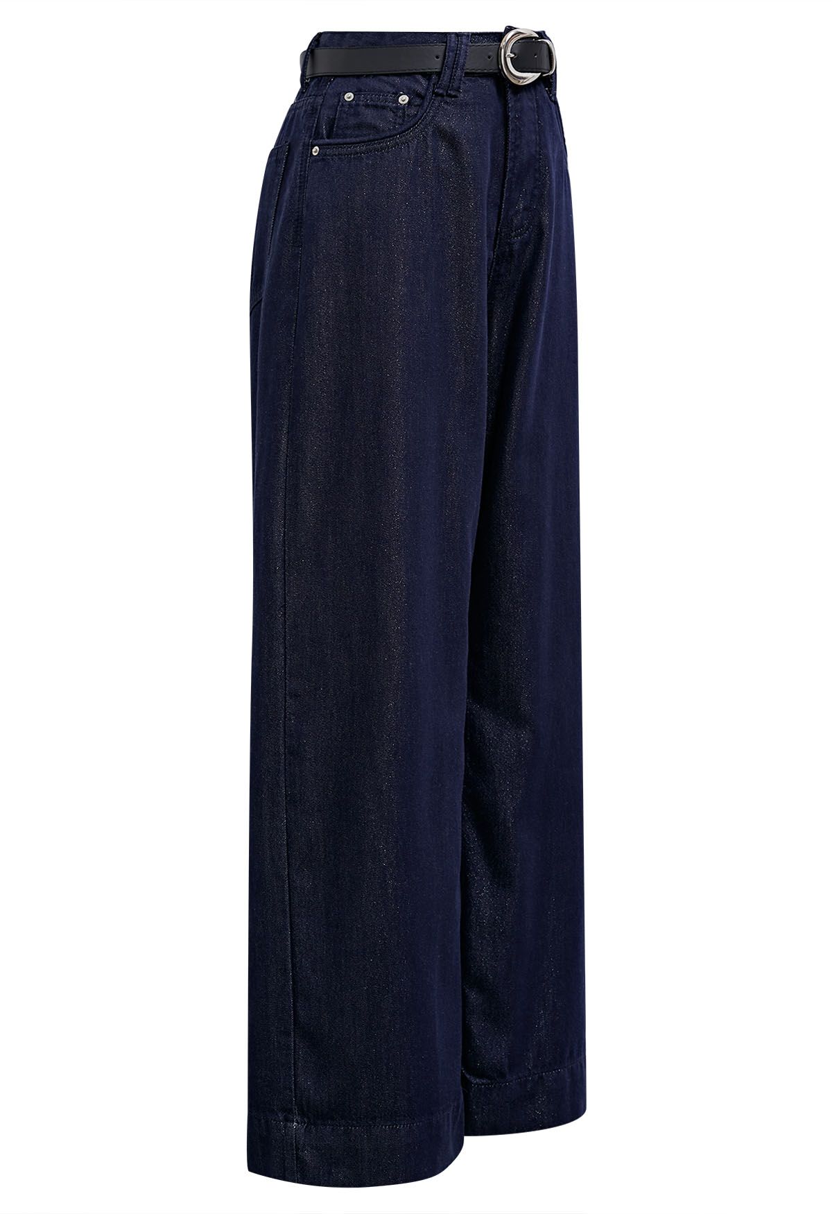 Schimmernde, marineblaue Jeans mit geradem Bein und Gürtel