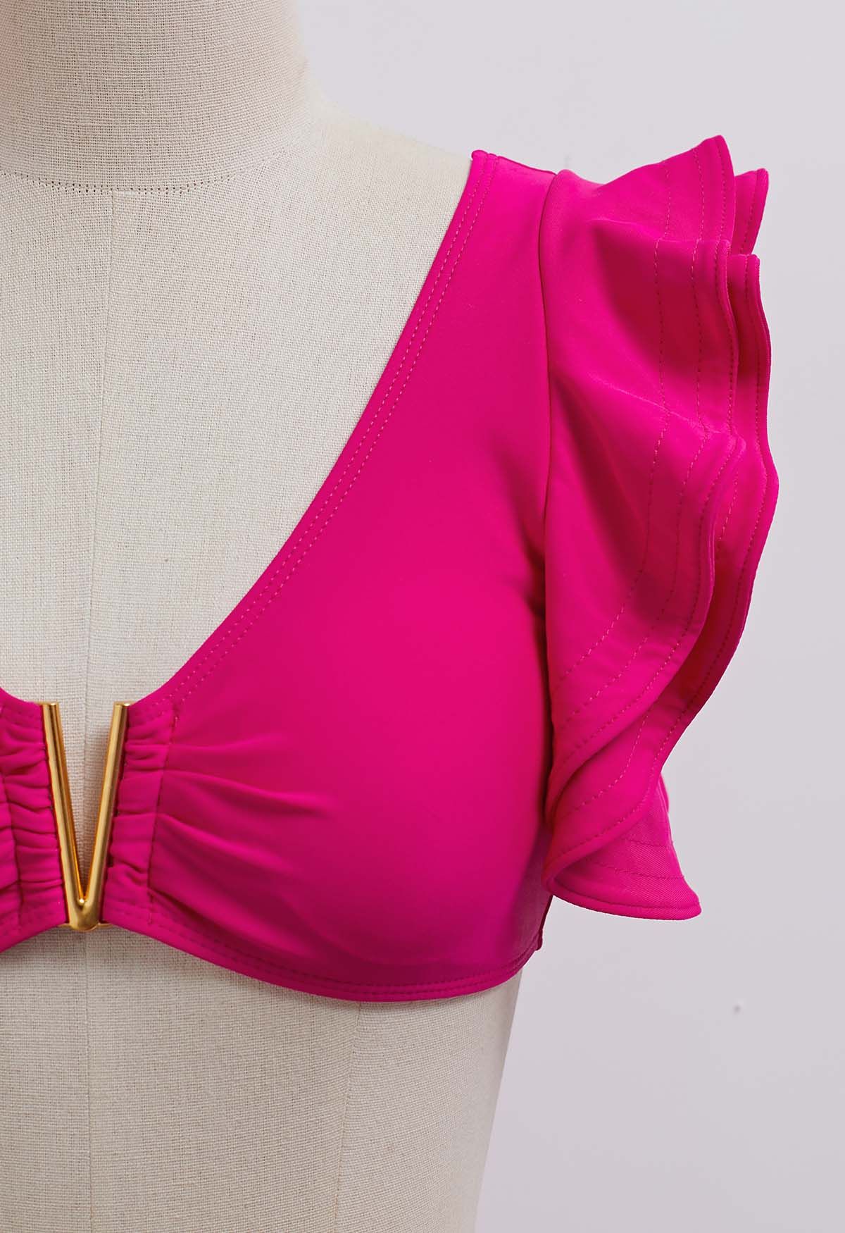 V-förmiges Rüschen-Bikini-Set mit Metallbesatz in Pink