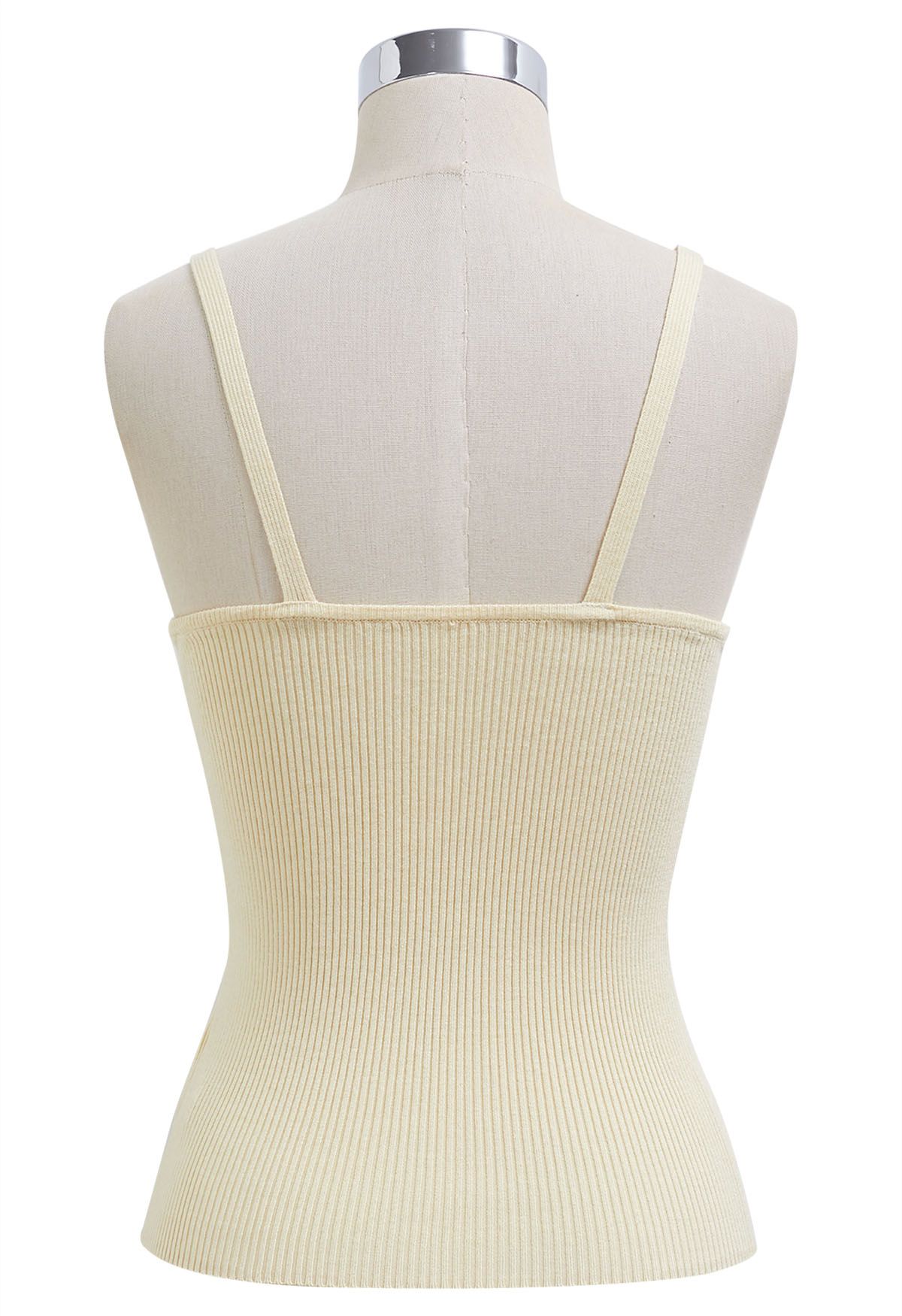 Mit Knöpfen verziertes, geripptes Strick-Tanktop in Creme