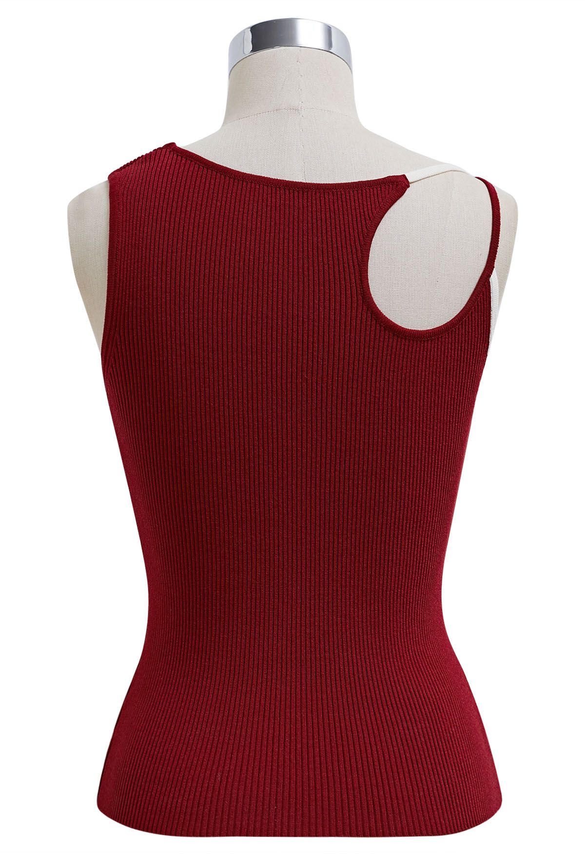 Tanktop aus Rippstrick mit kontrastierenden asymmetrischen Trägern in Rot