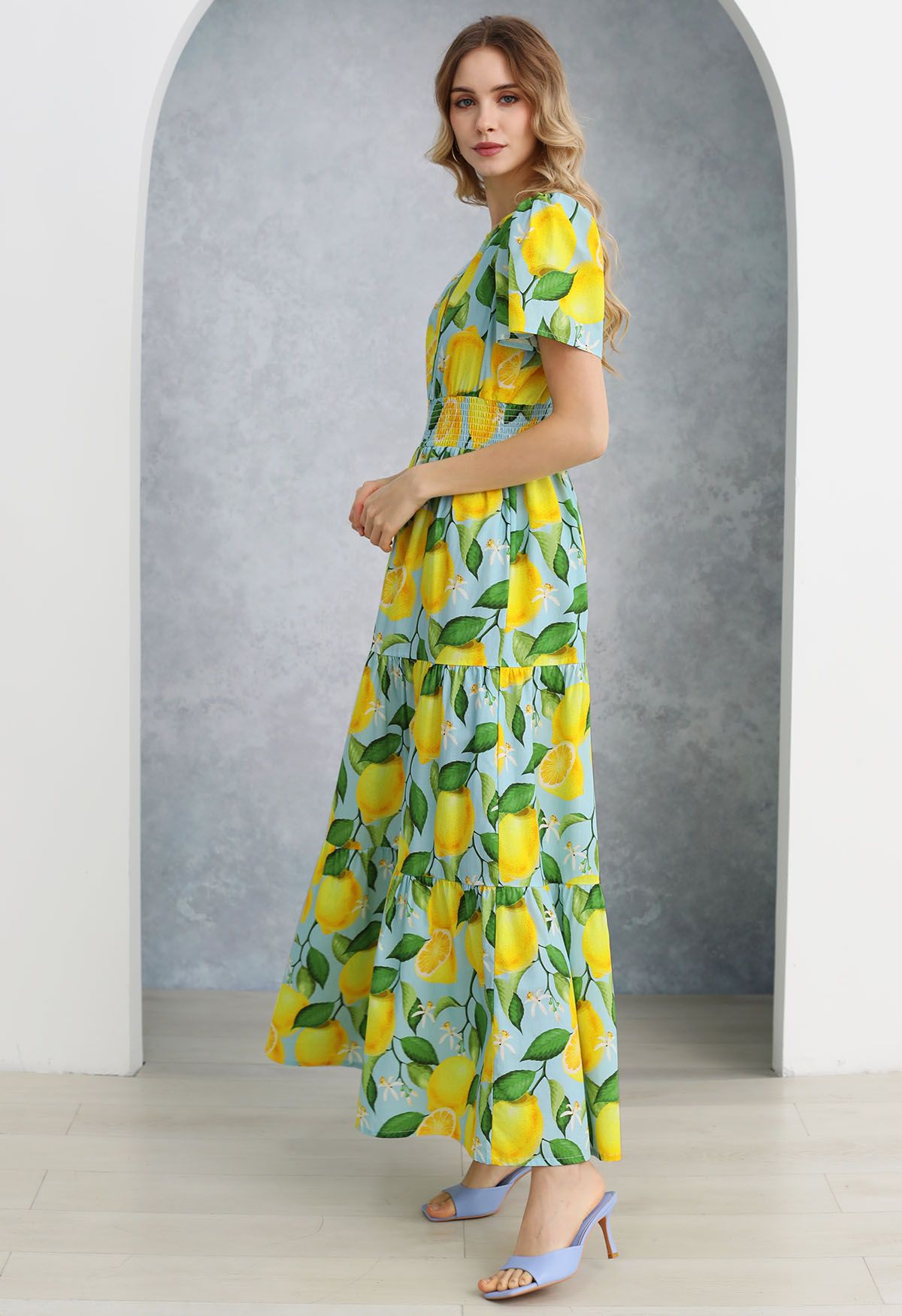 Maxikleid mit spritzigem Zitronen-Print in Gelb