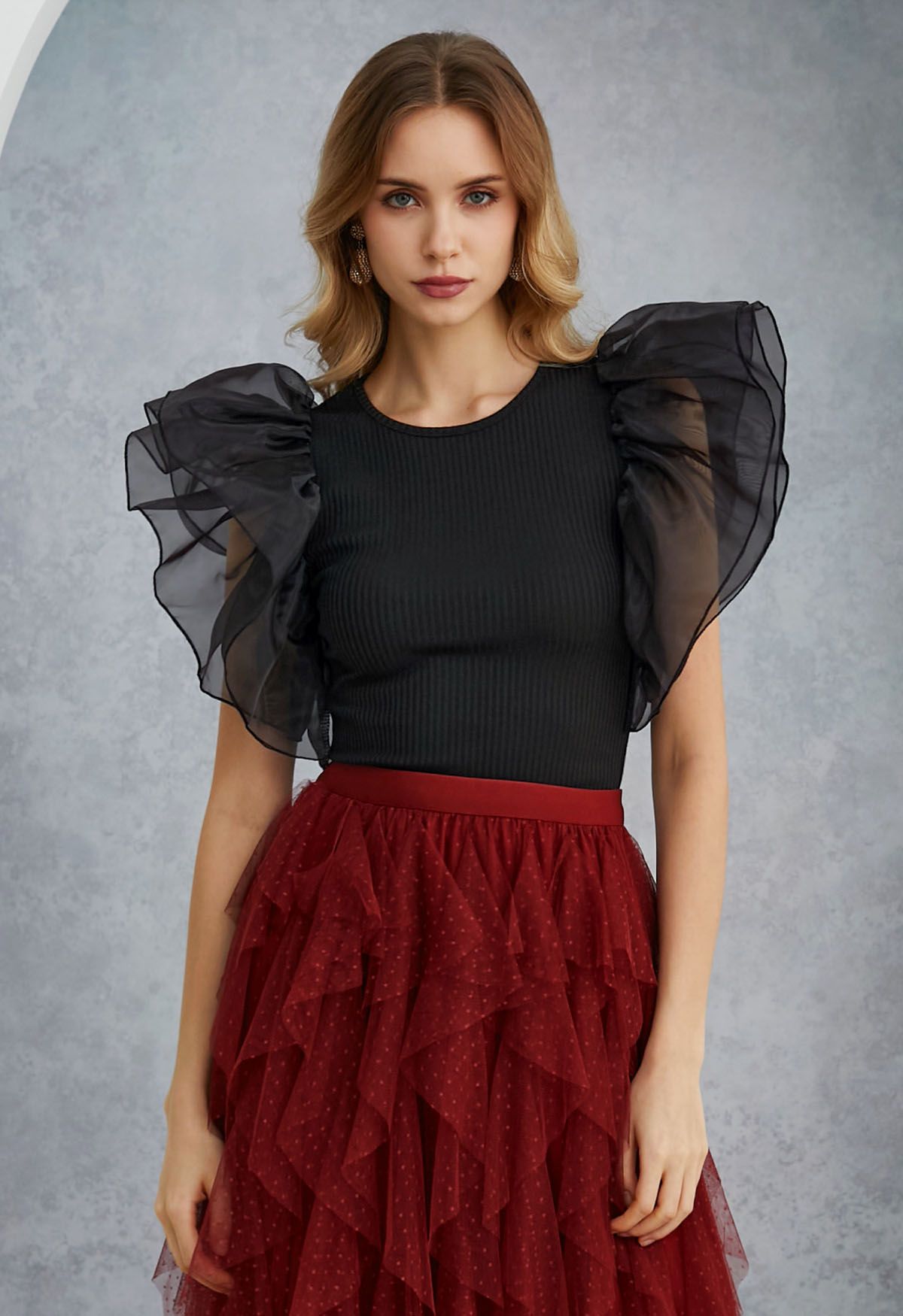 Geripptes Crop-Top aus Organza mit Stufen