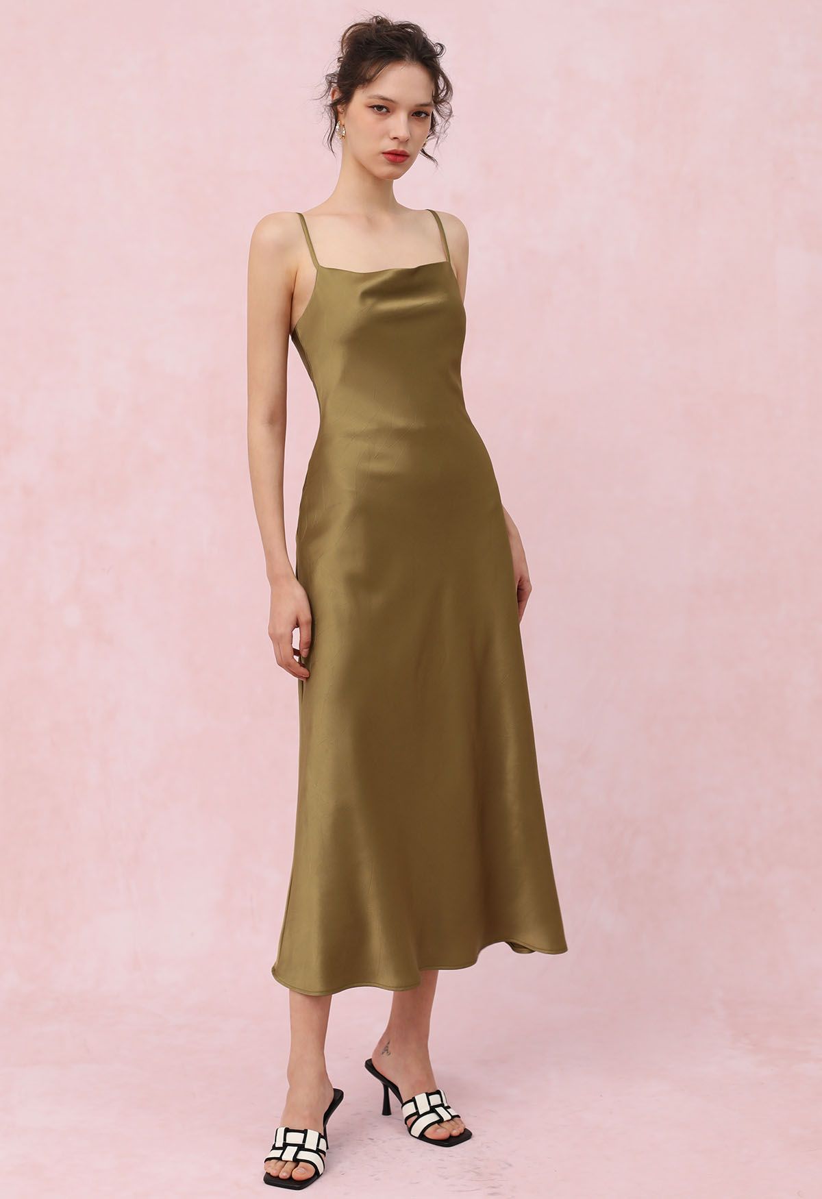 Rückenfreies Satin-Camisole-Kleid mit Kordelzug und Bindeband in Gold