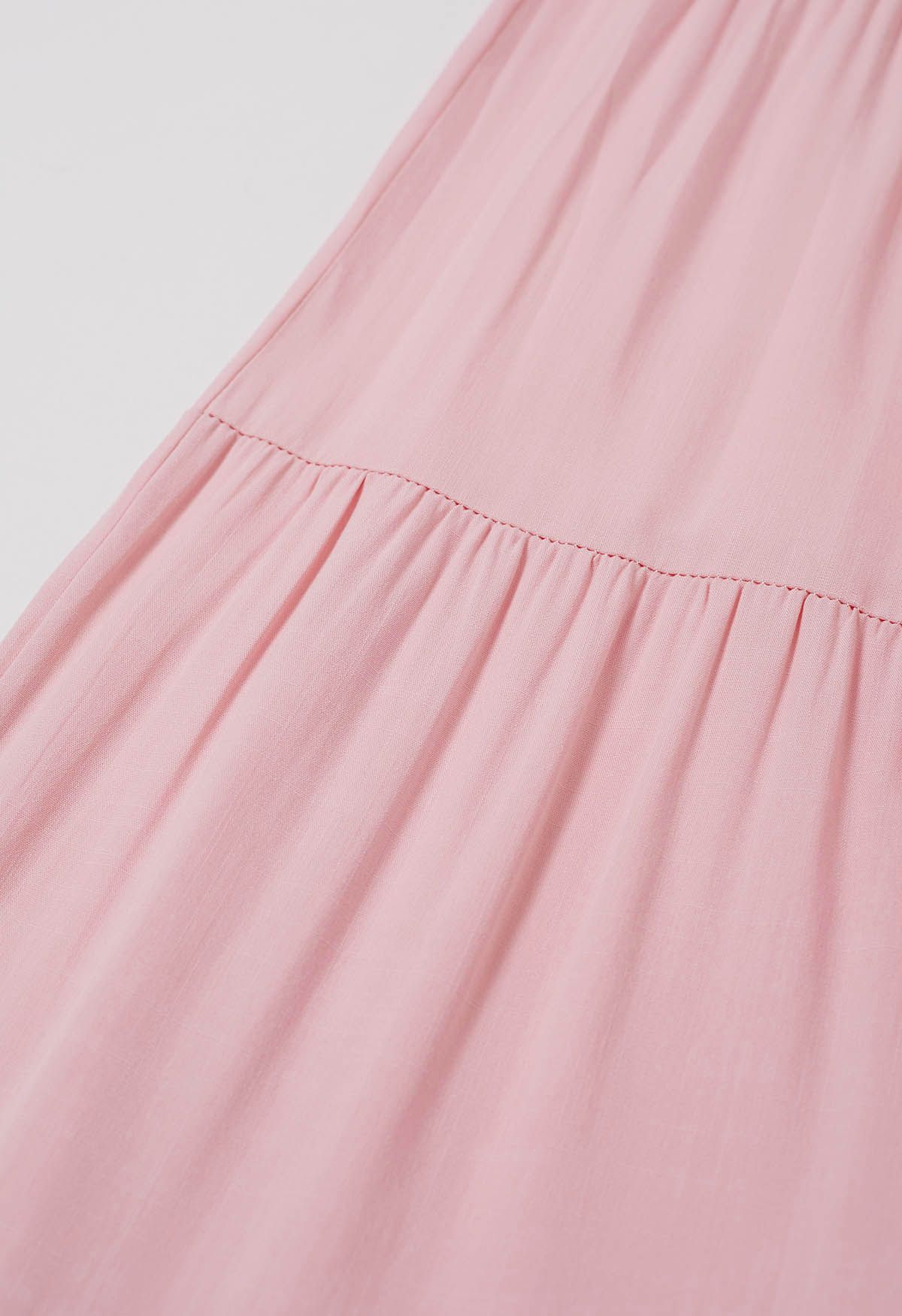 Flatterndes, gerafftes Maxikleid mit Bindebändern an den Schultern in Pink