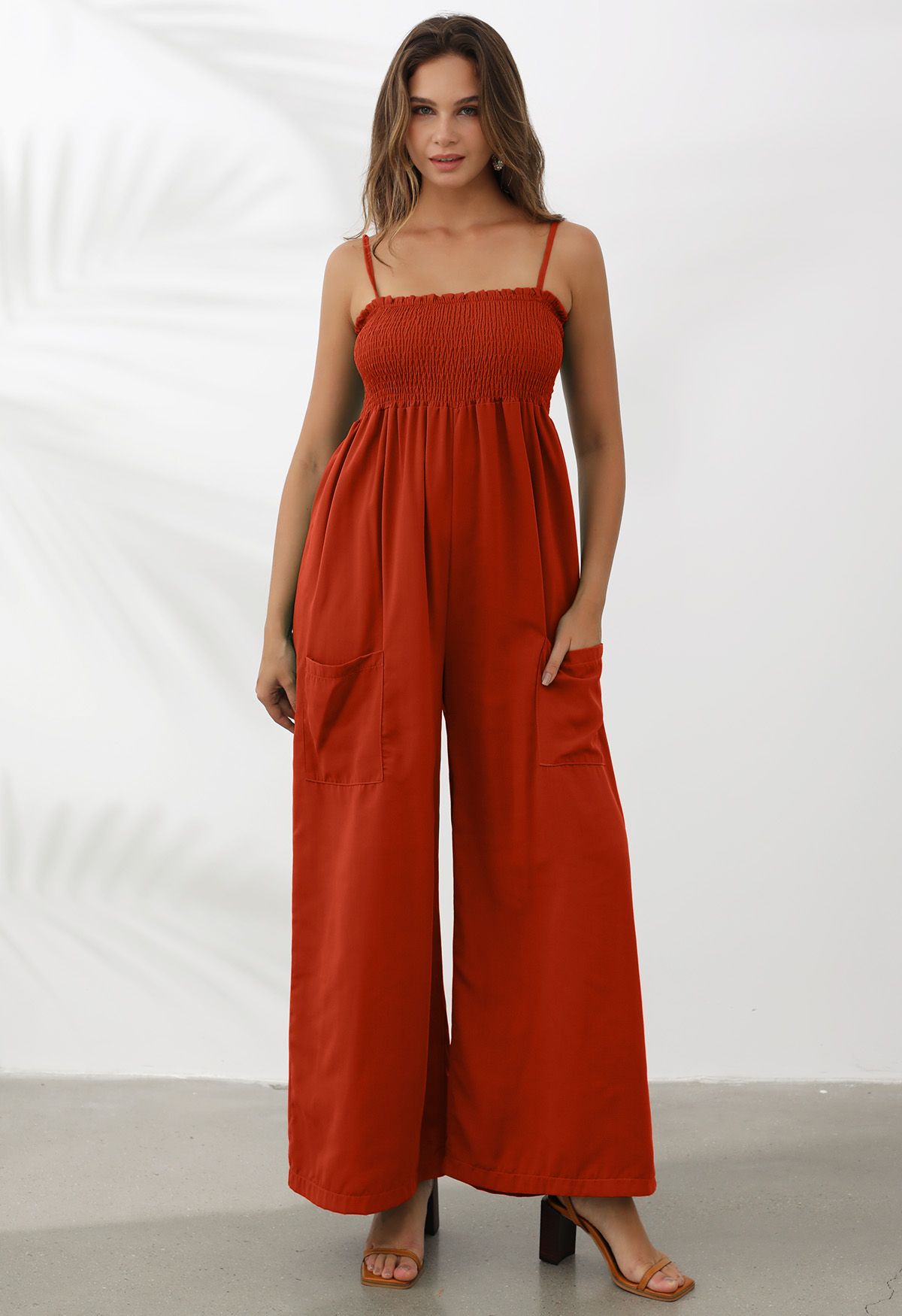 Schicker Camisole-Jumpsuit mit weitem Bein und aufgesetzten Taschen in Orange