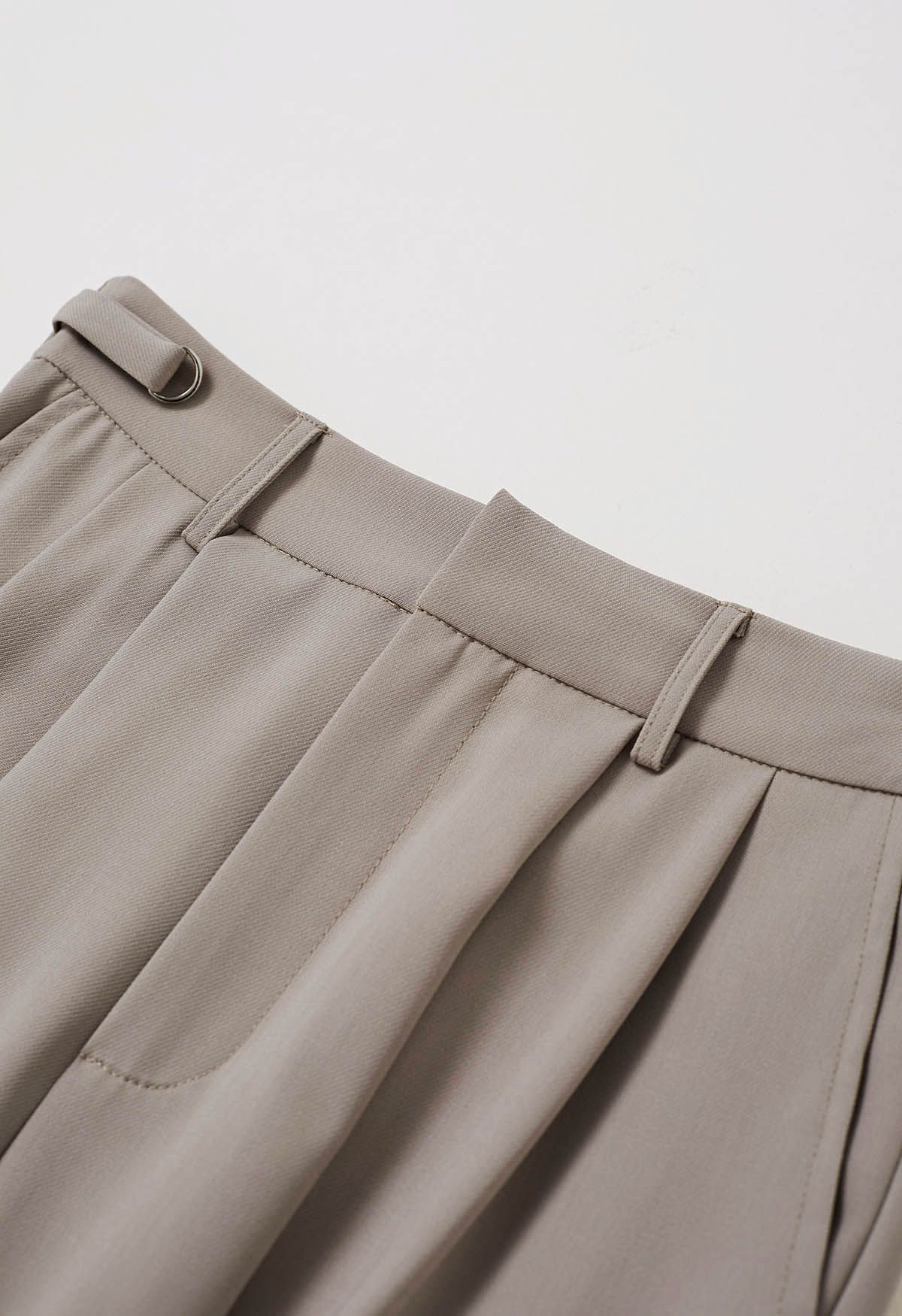 Plissierte Palazzo-Hose mit Gürtel in der Taille in Khaki