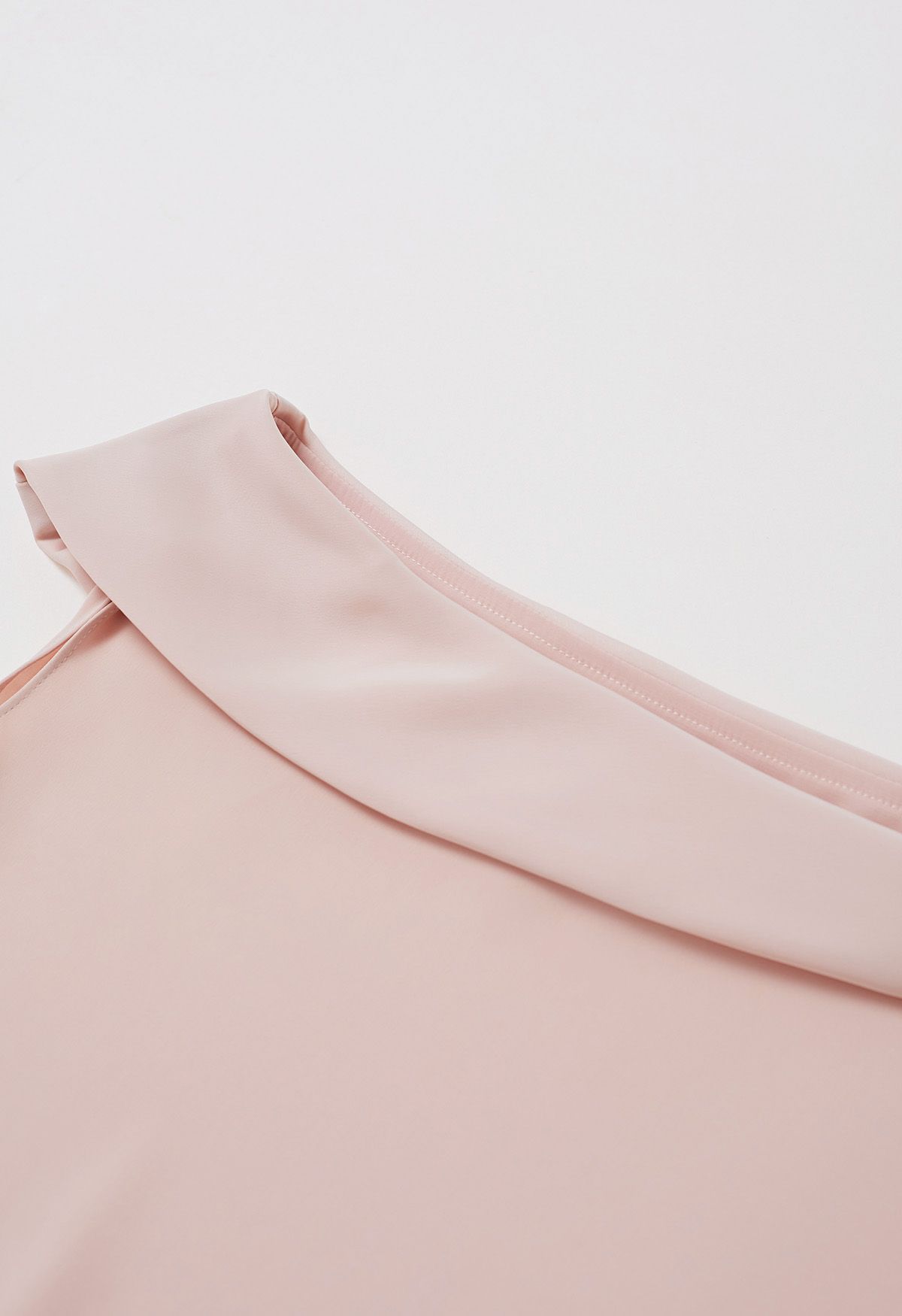 Satin-Top mit seitlicher Schleife und asymmetrischem Ausschnitt in Pink