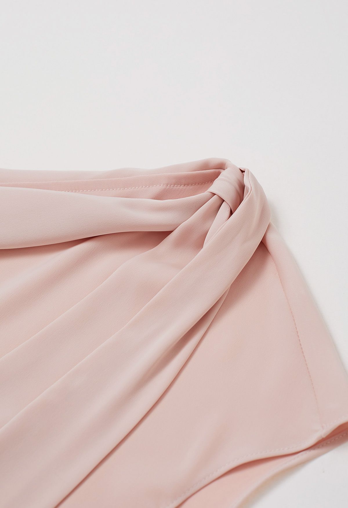 Satin-Top mit seitlicher Schleife und asymmetrischem Ausschnitt in Pink