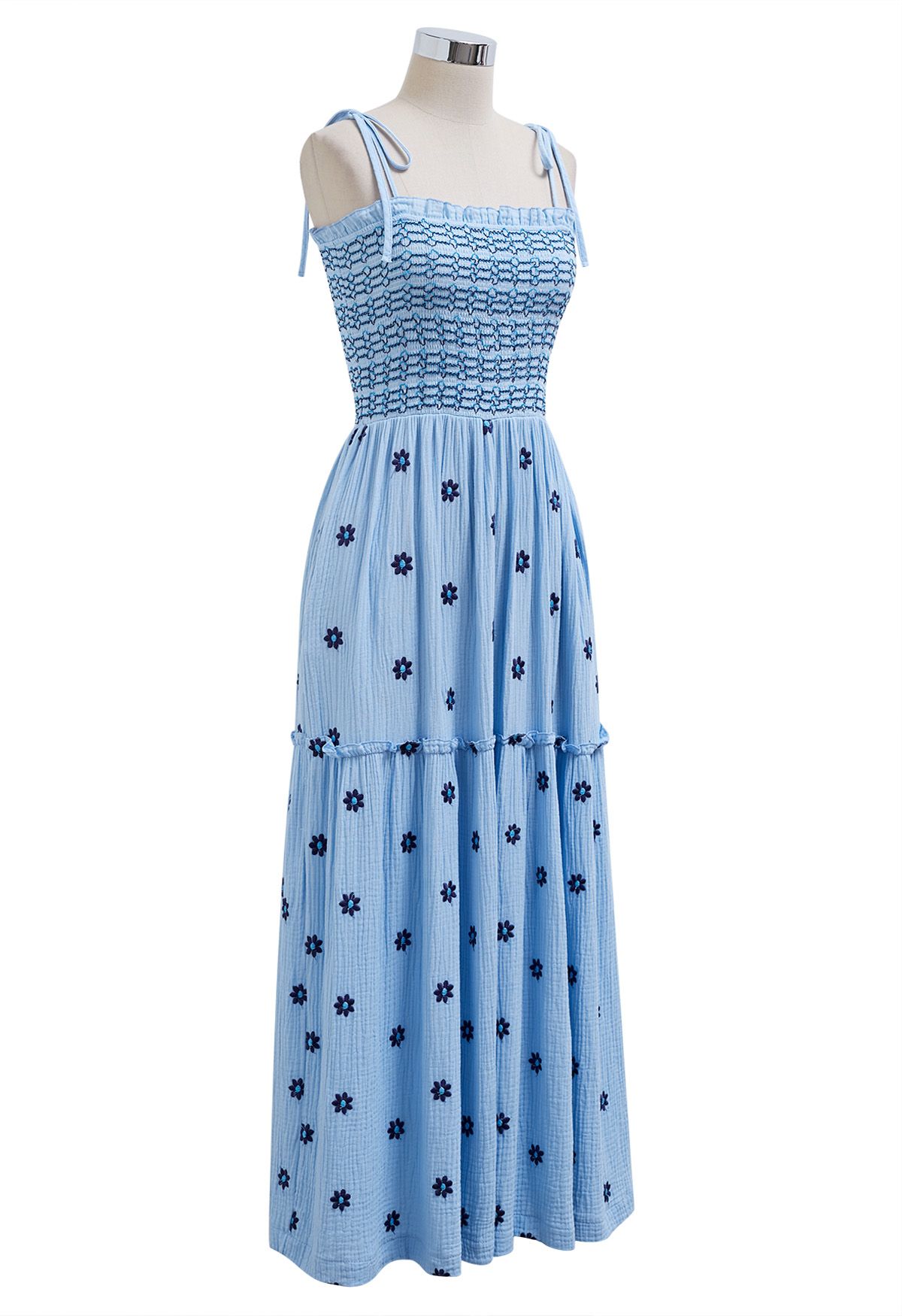 Gerafftes Kleid mit Floret-Stickerei und Bindeband an den Schultern in Blau