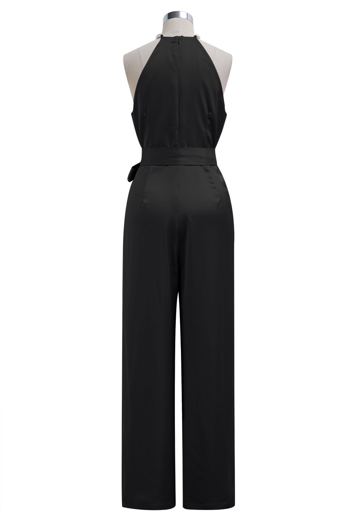 Neckholder-Jumpsuit aus Satin mit Perlenbesatz und Bindegürtel in Schwarz