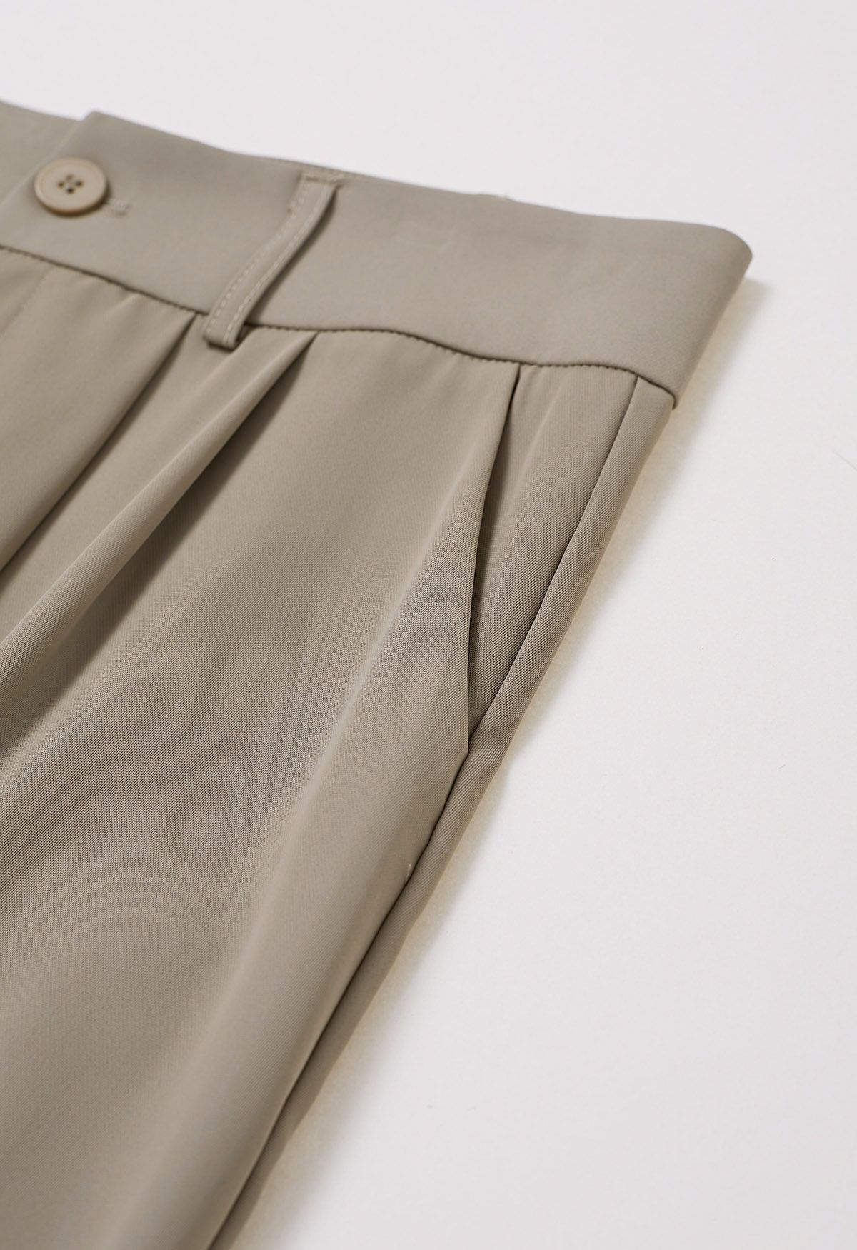 Gerade geschnittene Hose mit hoher Taille in Khaki