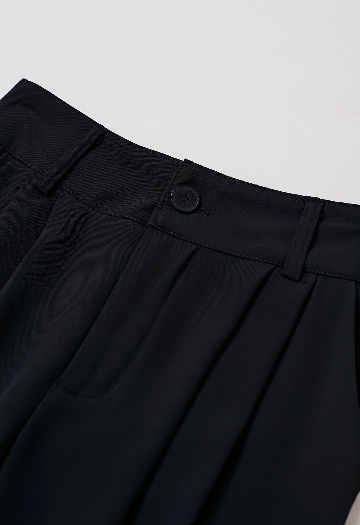 High-Waist-Hose mit geradem Bein in Schwarz