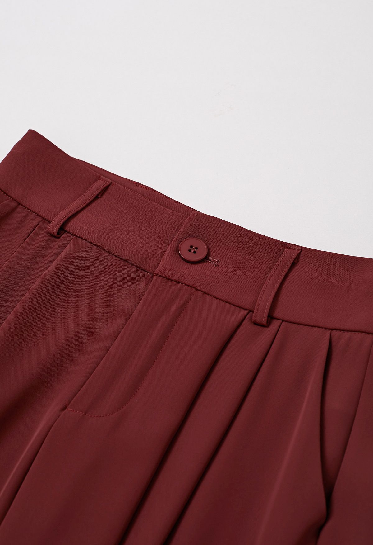 Hoch taillierte Hose mit geradem Bein in Rot