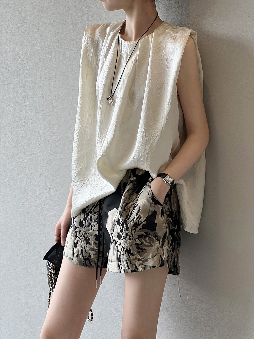 Jacquard-Shorts mit Blumenmuster und Kordelzug in der Taille 