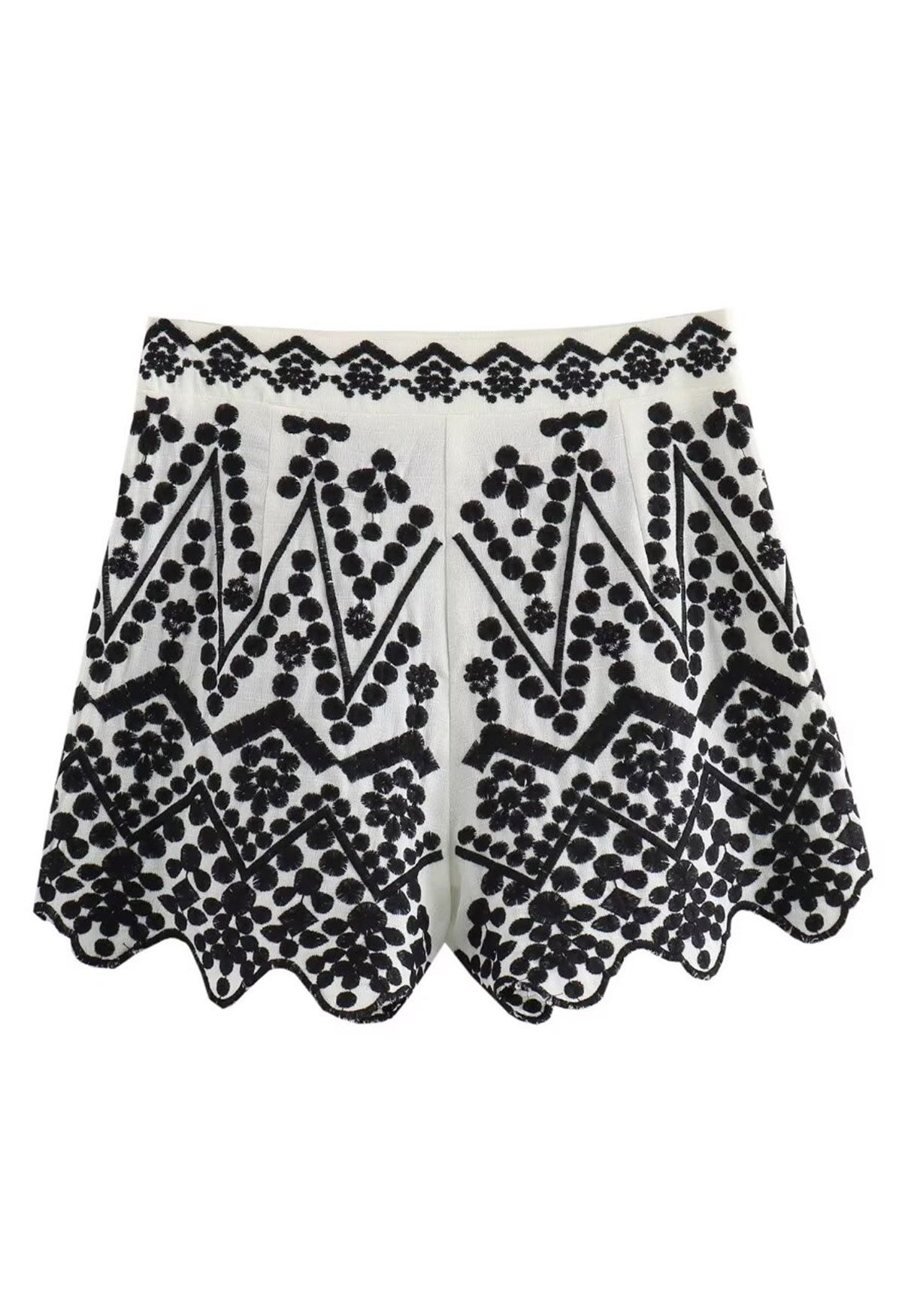 Shorts mit geometrischer Blumenstickerei und gewelltem Saum