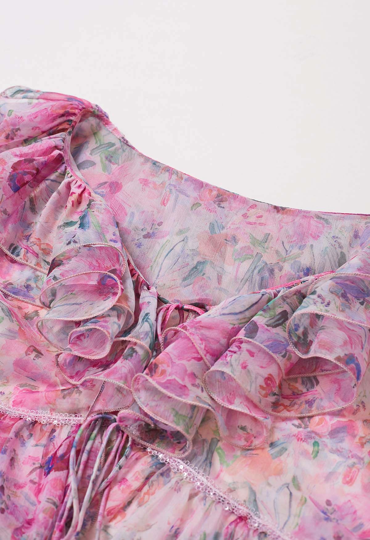 Transparentes Top mit Rüschen und Glockenärmeln in Rosa mit Aquarellblumen