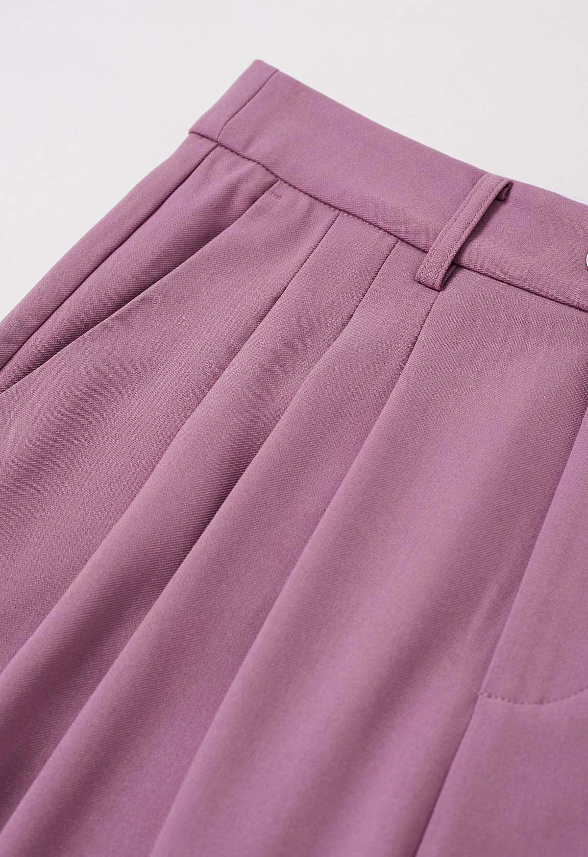 Plissierte Hose mit geradem Bein und verstellbarem Gürtel in Violett