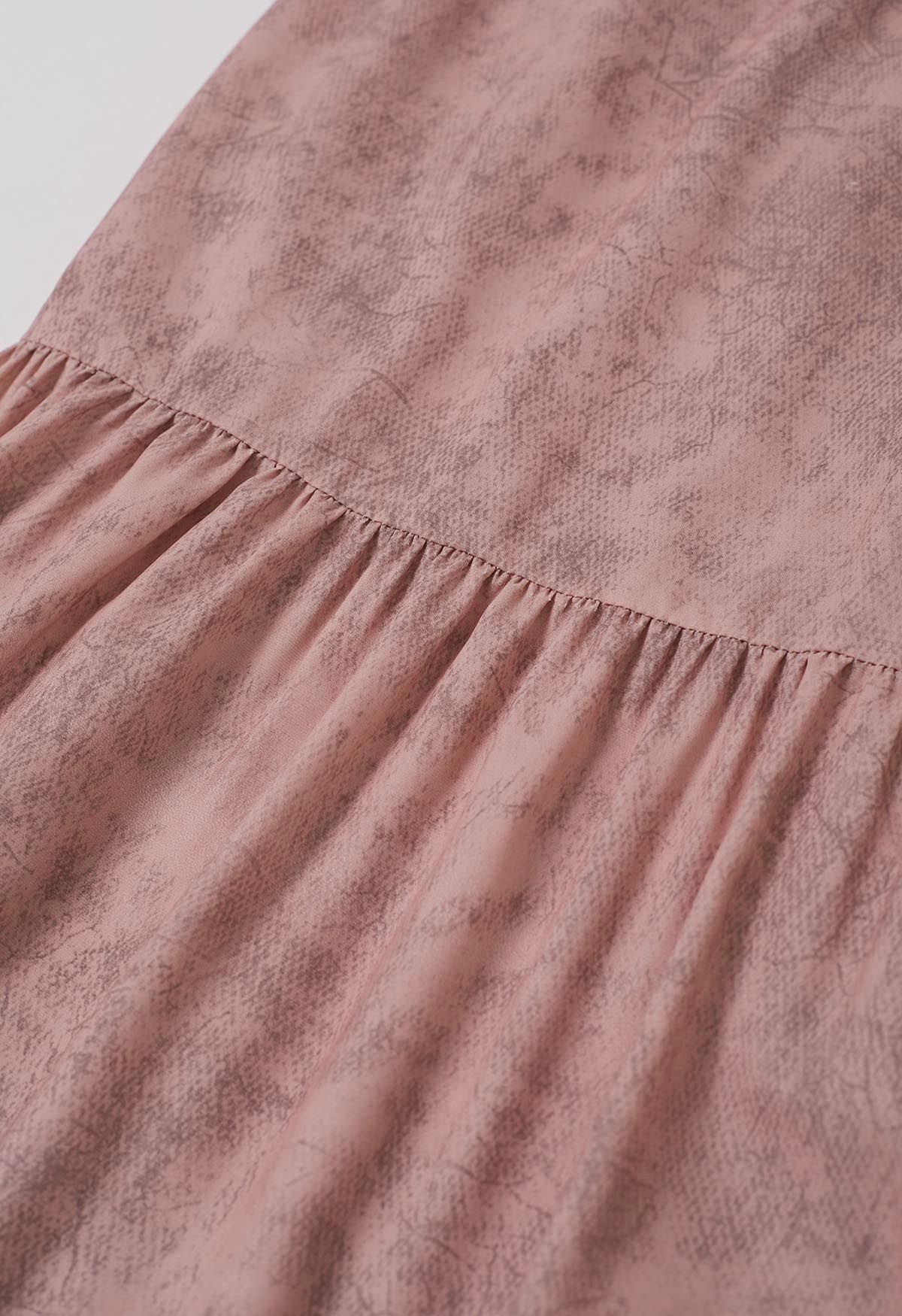 Bedrucktes Rüschenkleid mit V-Ausschnitt, gepolsterten Schultern und in Rosa