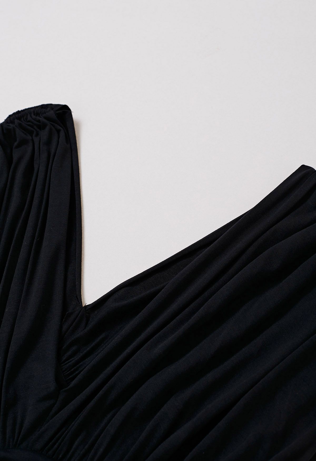 Modal Essential V-Ausschnitt-Kleid mit Kordelzug in Schwarz