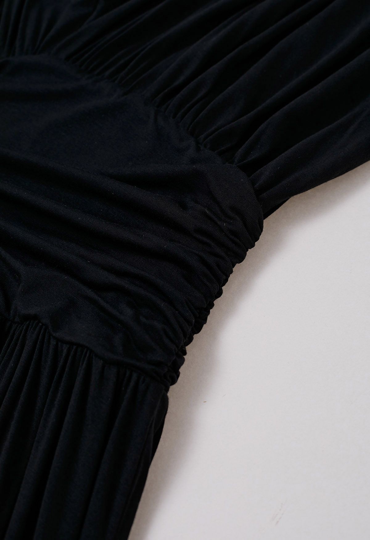 Modal Essential V-Ausschnitt-Kleid mit Kordelzug in Schwarz