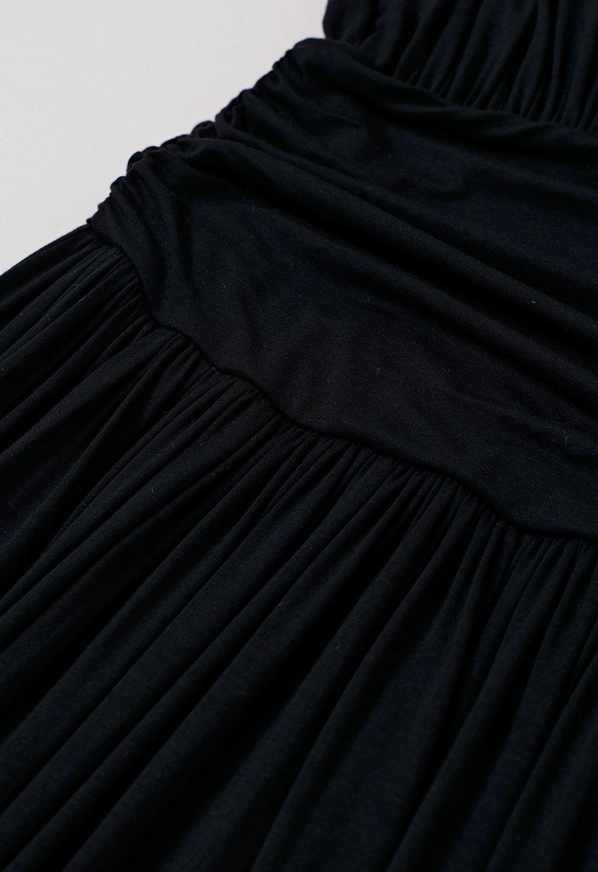 Modal Essential V-Ausschnitt-Kleid mit Kordelzug in Schwarz