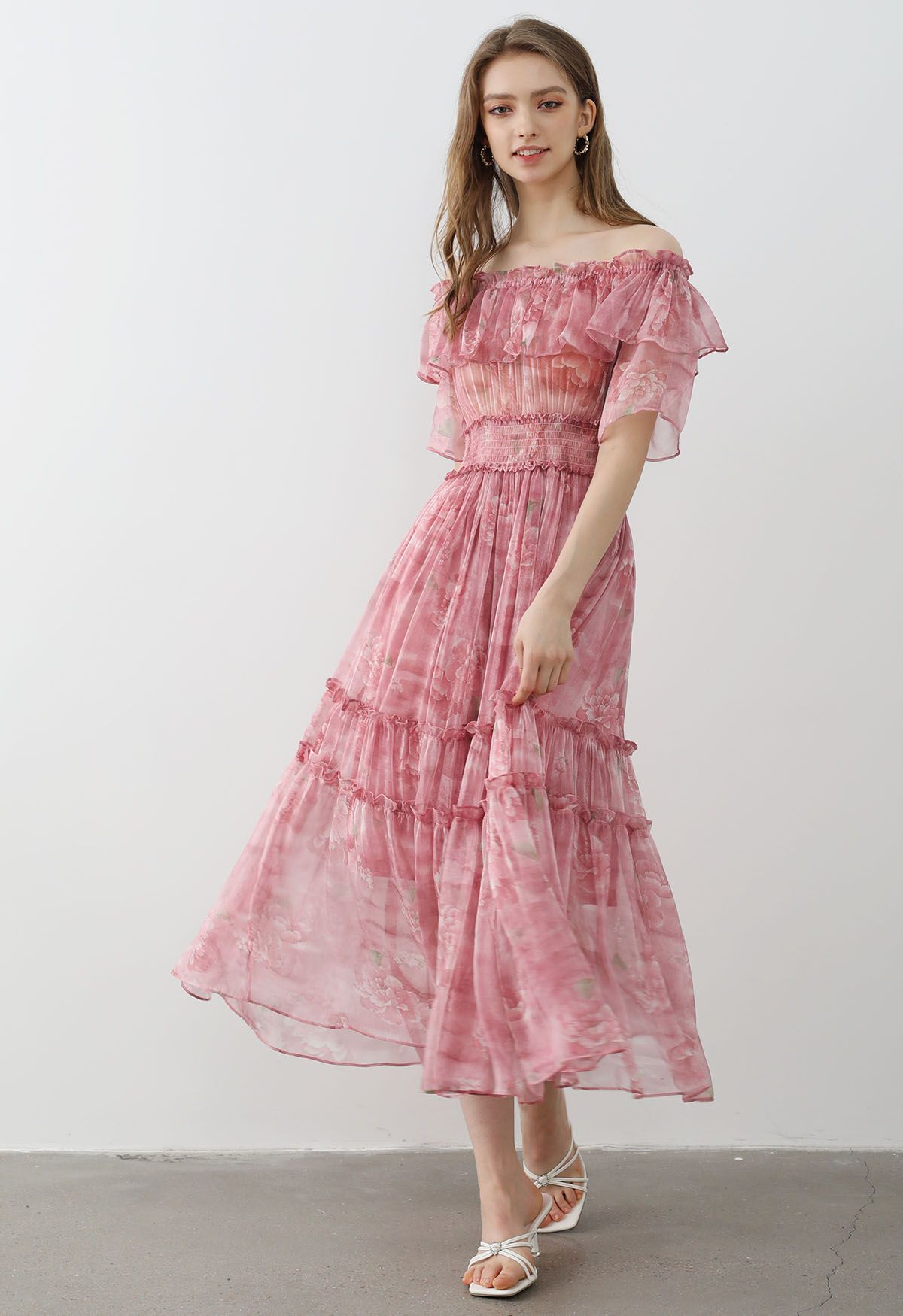 Summer Days – Schulterfreies Chiffonkleid mit Blumenmuster und Rüschen in Rosa