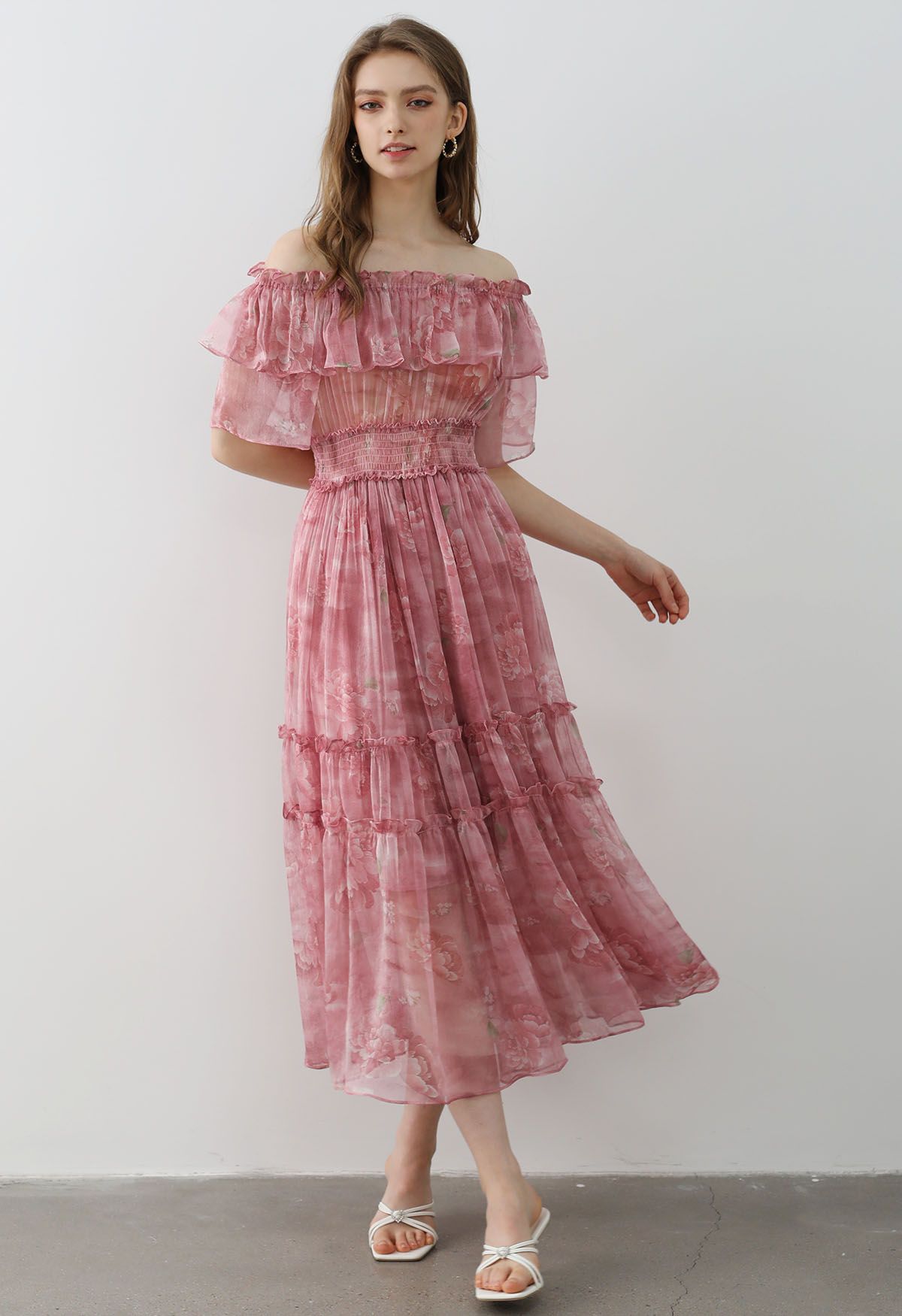 Summer Days – Schulterfreies Chiffonkleid mit Blumenmuster und Rüschen in Rosa