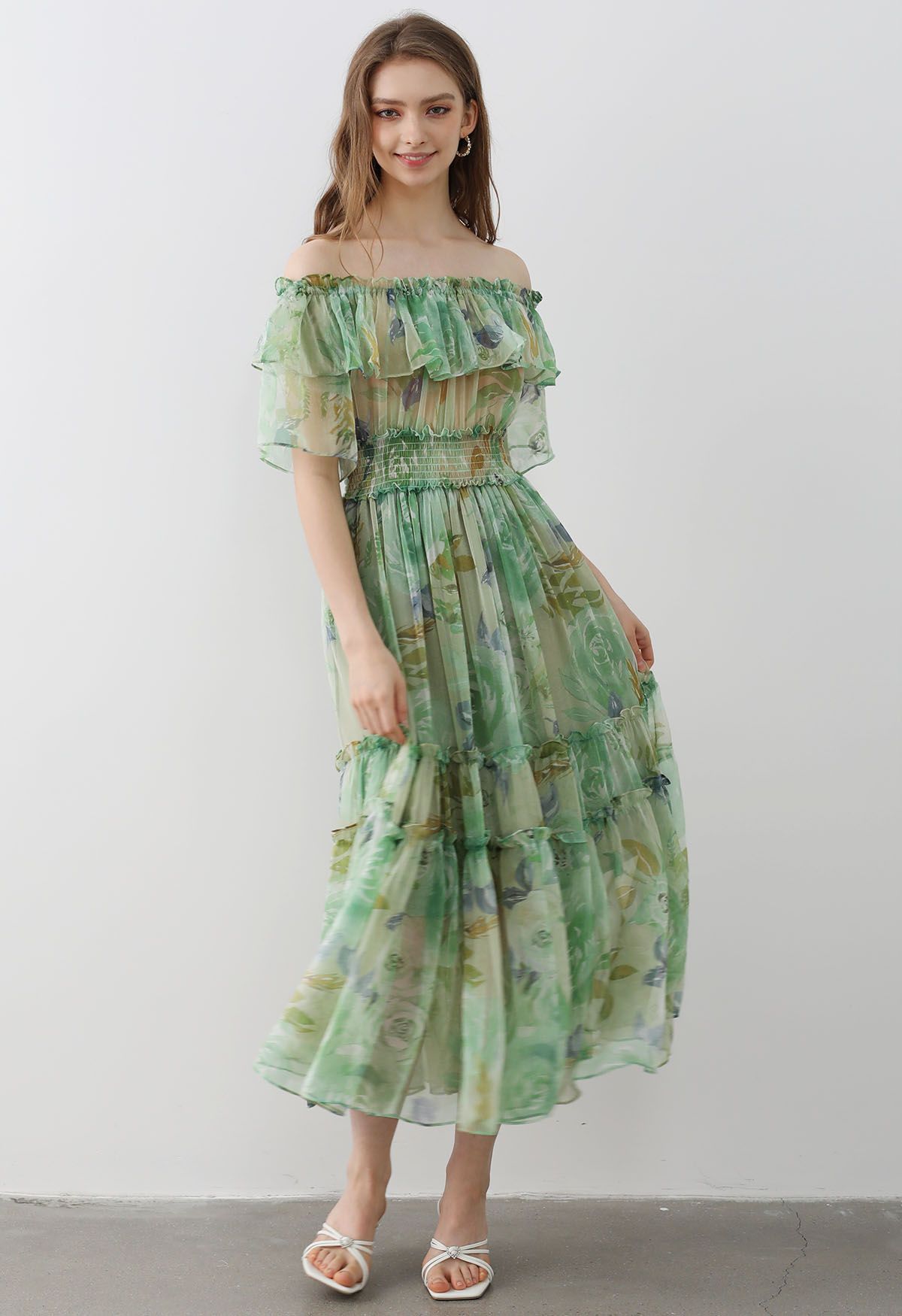 Summer Days – Schulterfreies Chiffonkleid mit Blumenmuster und Rüschen in Grün