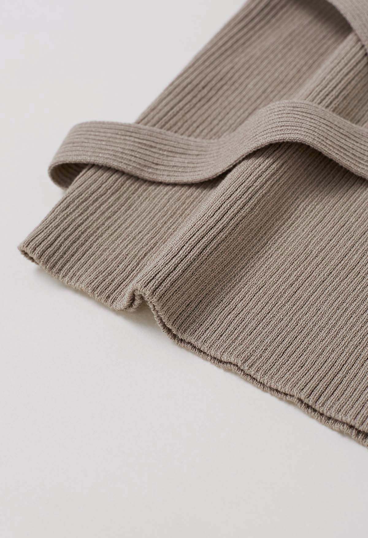 Ärmelloses Neckholder-Stricktop mit überkreuzten Bändern in Taupe